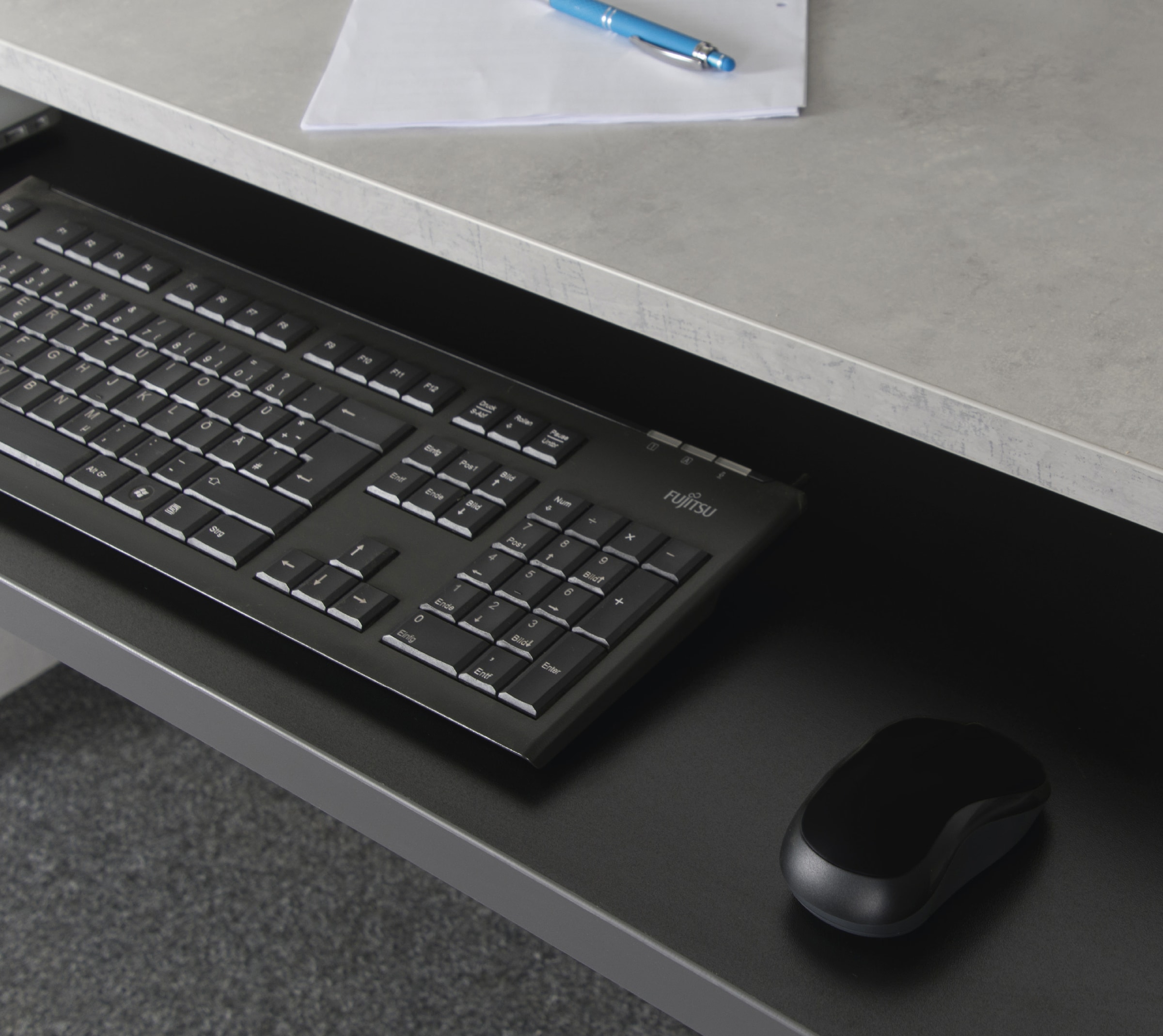 VOGL Möbelfabrik Schreibtisch »Barrie mit 2-farbigem Tastaturauszug«, in 2 Breiten, 2,5 cm Tischplattenstärke, Made in Germany