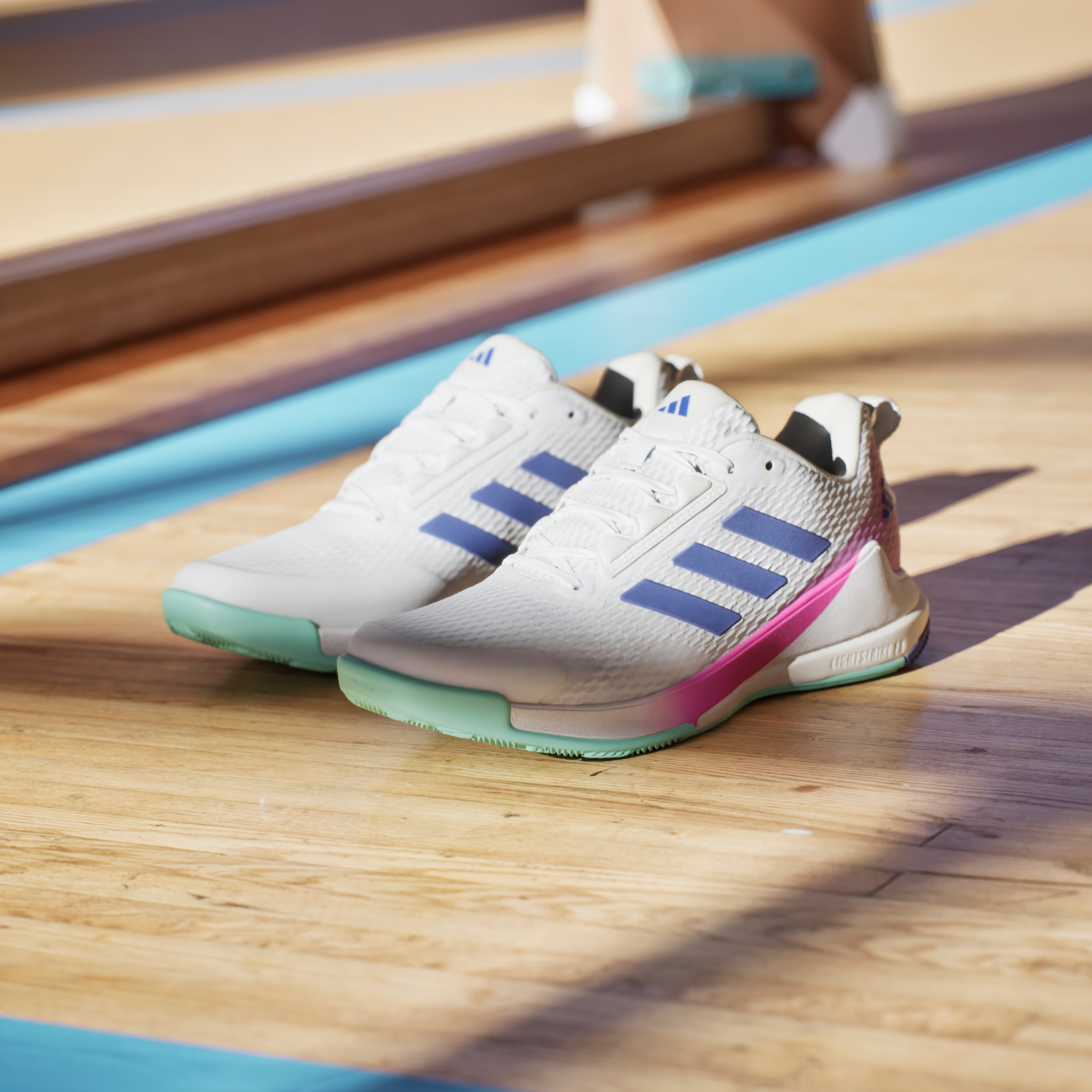 adidas Performance Indoorschuh »NOVAFLIGHT 2 INDOOR«, besonders geeignet für Volleyball und Basketball