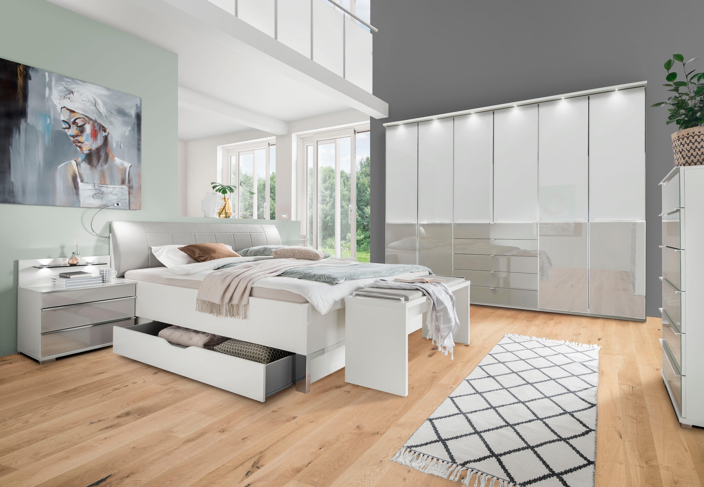 WIEMANN Kleiderschrank »Shanghai, Drehtürenschrank, Schrank mit 2-farbiger Glasfront«, (2 Höhen 216/236 cm auswählbar, MADE IN GERMANY), mit hochwertiger Glasfront, Schubkästen und Türen inkl. Dämpfung