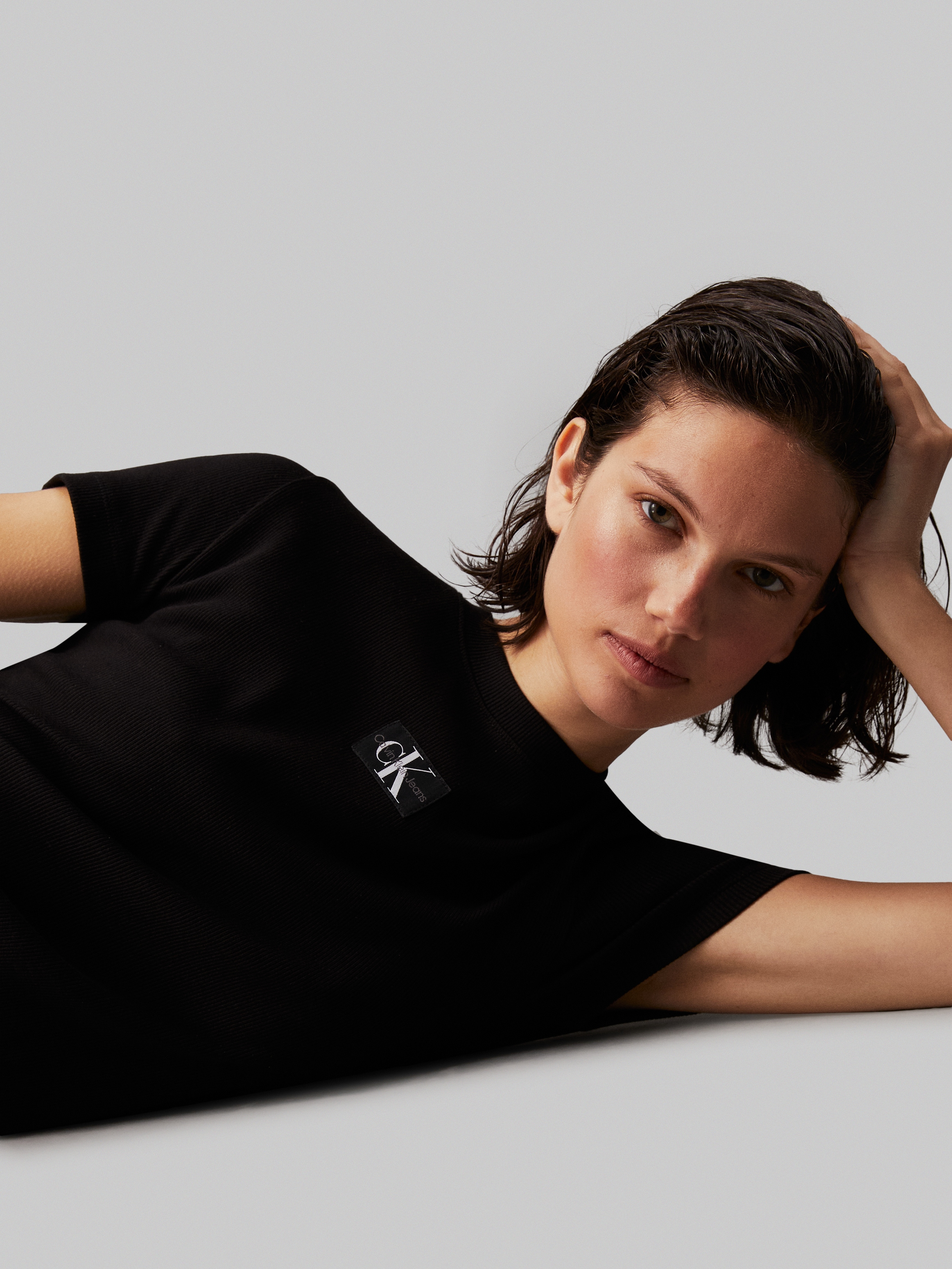 Calvin Klein Jeans T-Shirt »WOVEN LABEL RIB BABY TEE«, mit Logopatch