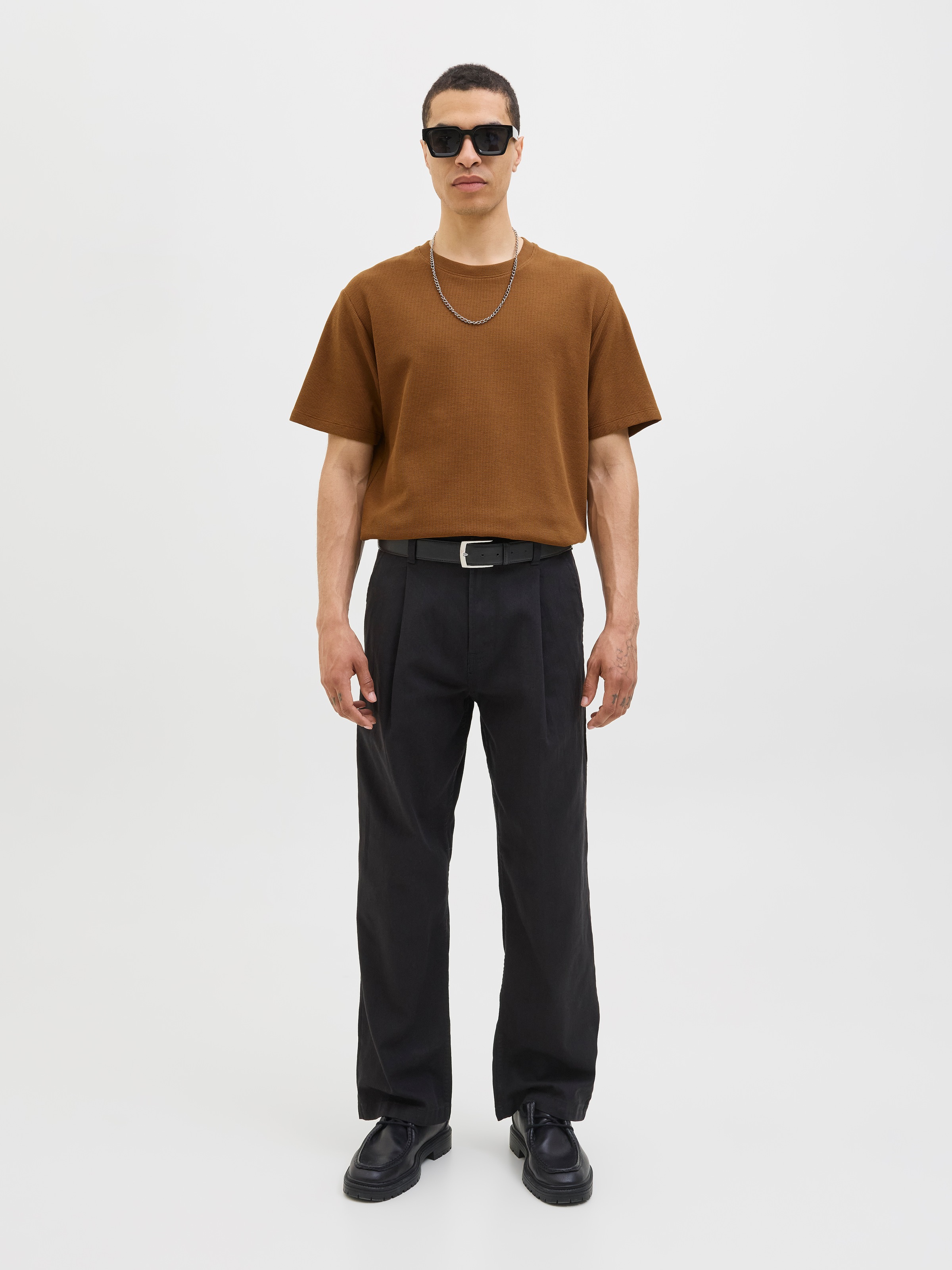 Jack & Jones T-Shirt »JJEAUSTIN TEE SS NOOS«, mit Markenlabel