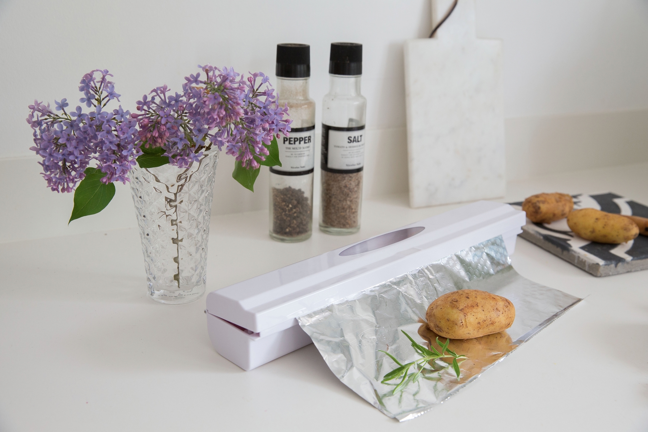 WENKO Folienspender »Modell Perfect-Cutter«, für Folienrollen bis 33 cm Breite, für Alufolien und Frischhaltefolien