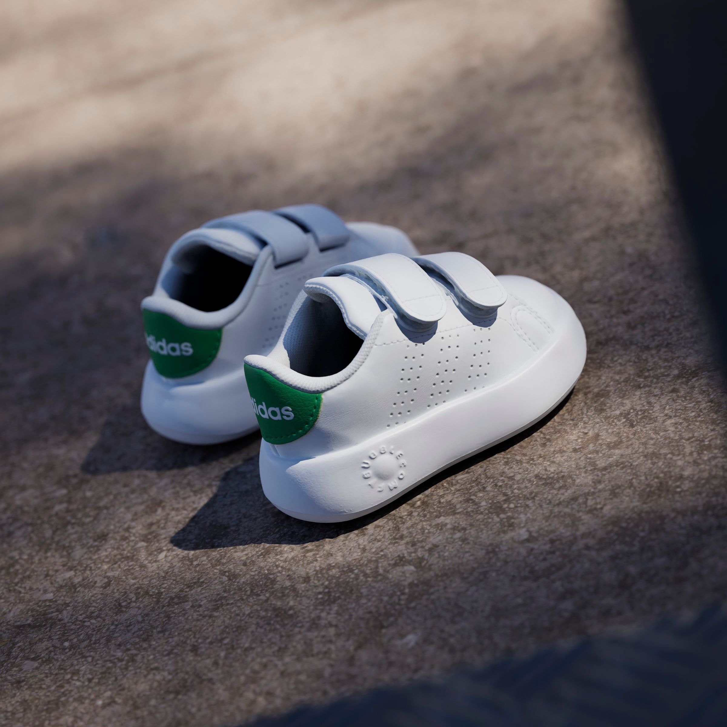 adidas Sportswear Klettschuh »ADVANTAGE KIDS«, Design auf den Spuren des adidas Stan Smith, für Kinder