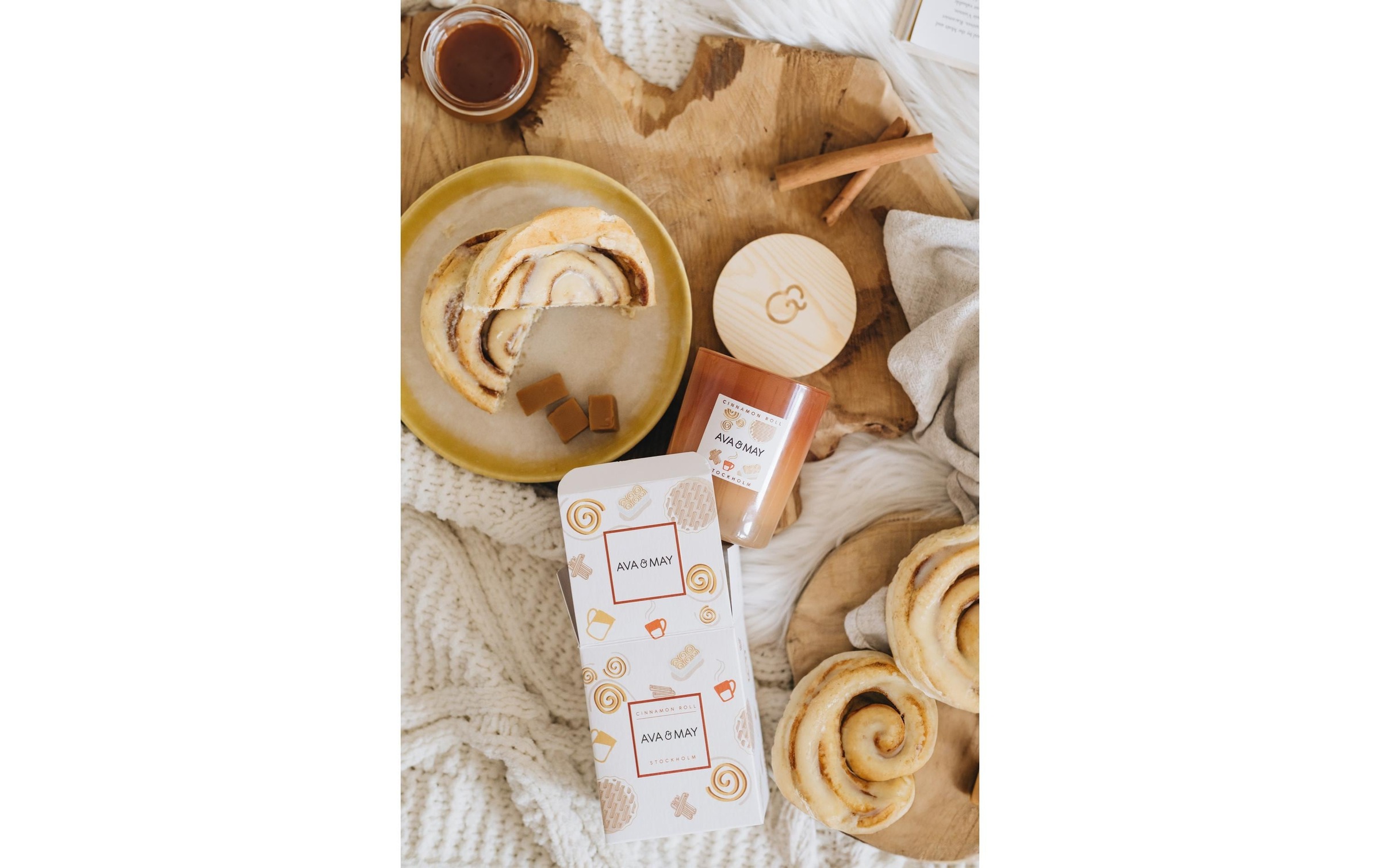 AVA & MAY Duftkerze »Cinnamon roll 180 g«, Holzart: Buche (Schweden)