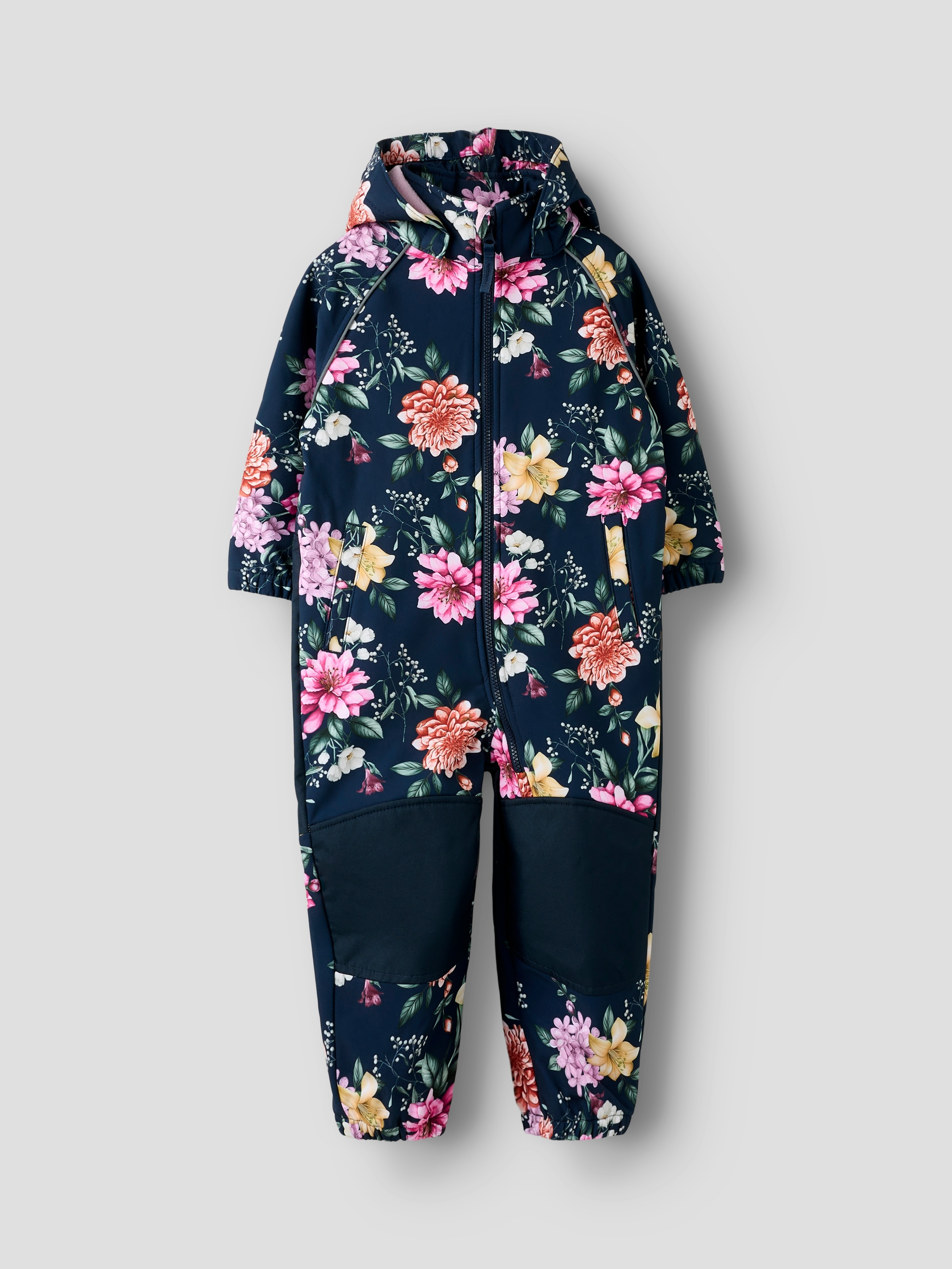 Name It Softshelloverall »NMFALFA08 SOFTSHELL SUIT AOP 1FO NOOS« mit verstellbarer und abnehmbarer Fussschlaufe