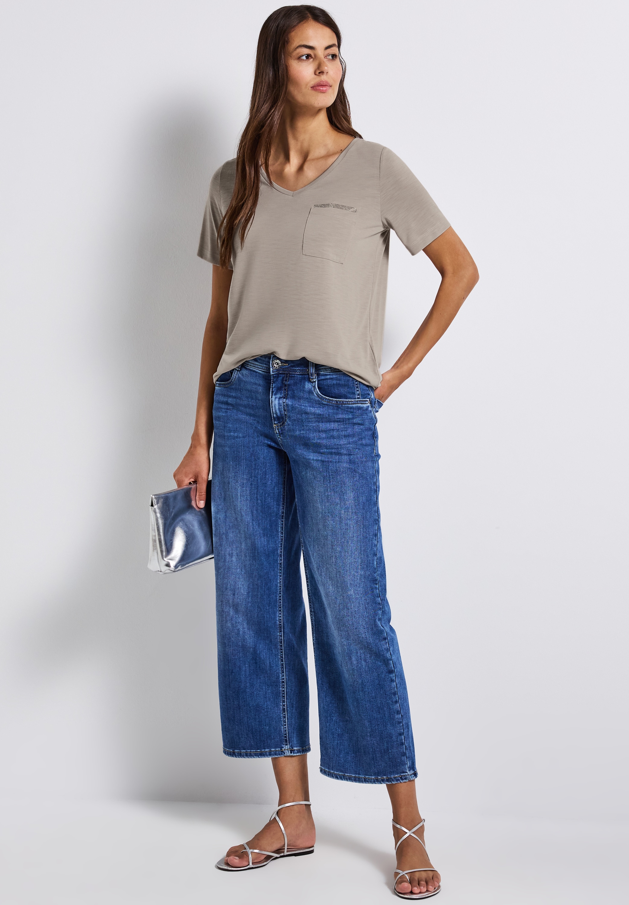 STREET ONE T-Shirt, mit Schmuckdetails und V-Ausschnitt