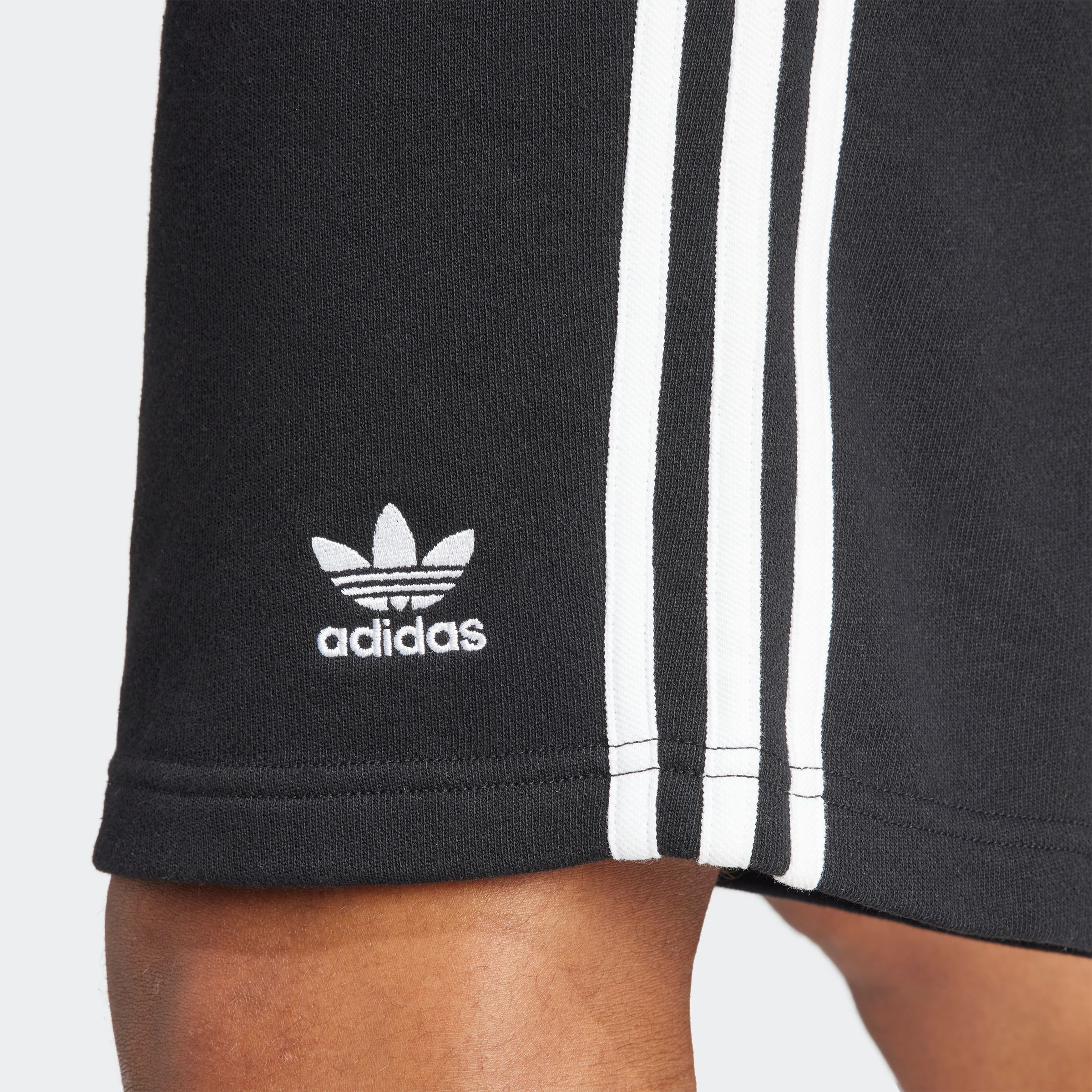 adidas Originals Shorts »3-STRIPE SHORT«, (1 tlg.), Drei Streifen Sweat Shorts aus weichem French-Terry Material