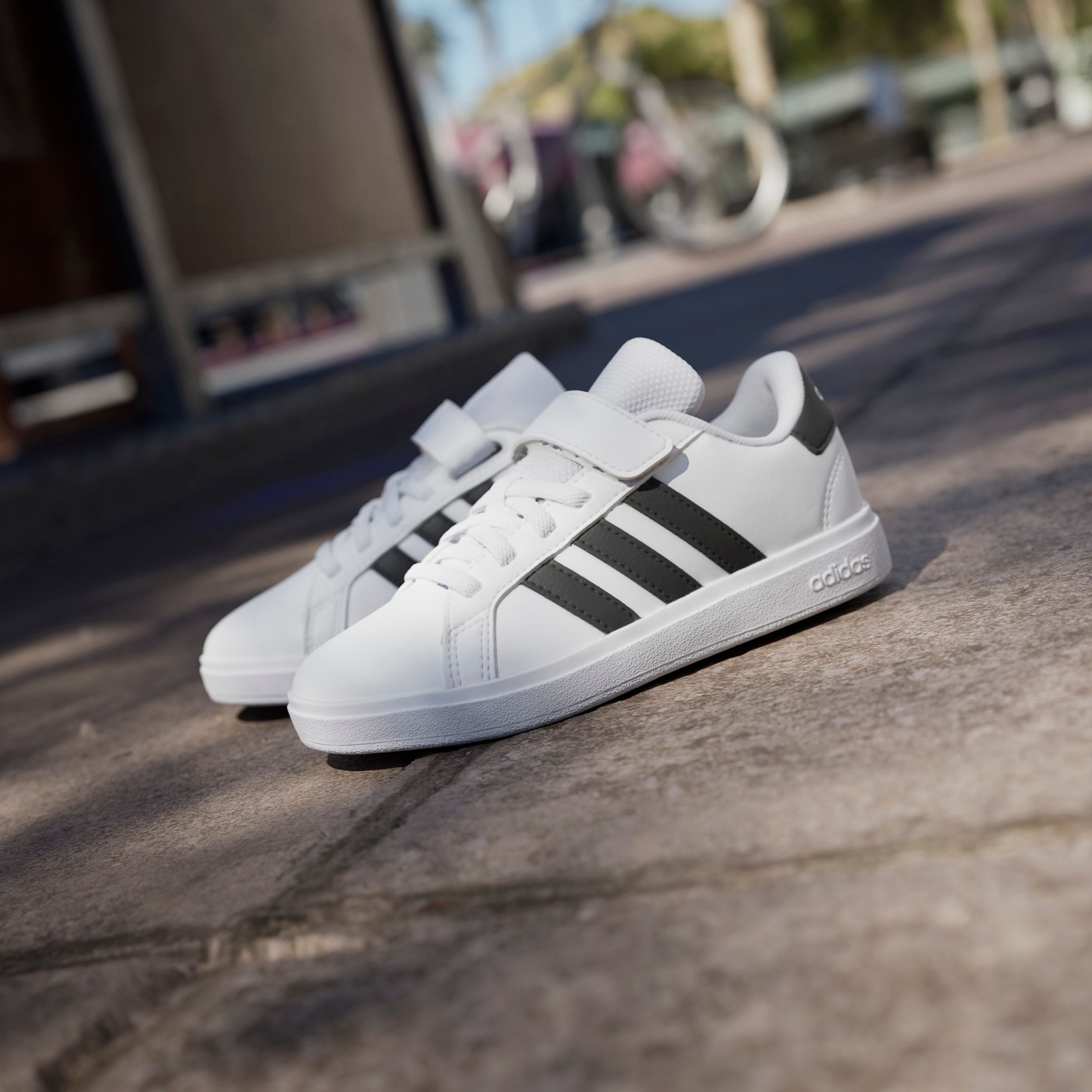 adidas Sportswear Sneaker »GRAND COURT 2.0 KIDS«, Design auf den Spuren des adidas Superstar