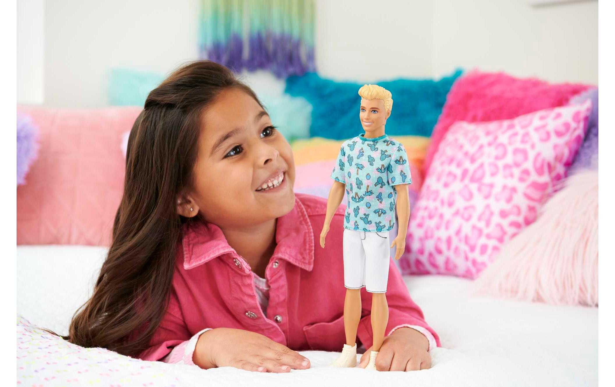 Barbie Anziehpuppe »Barbie Fashionista Ken im Urlaubs-Look«