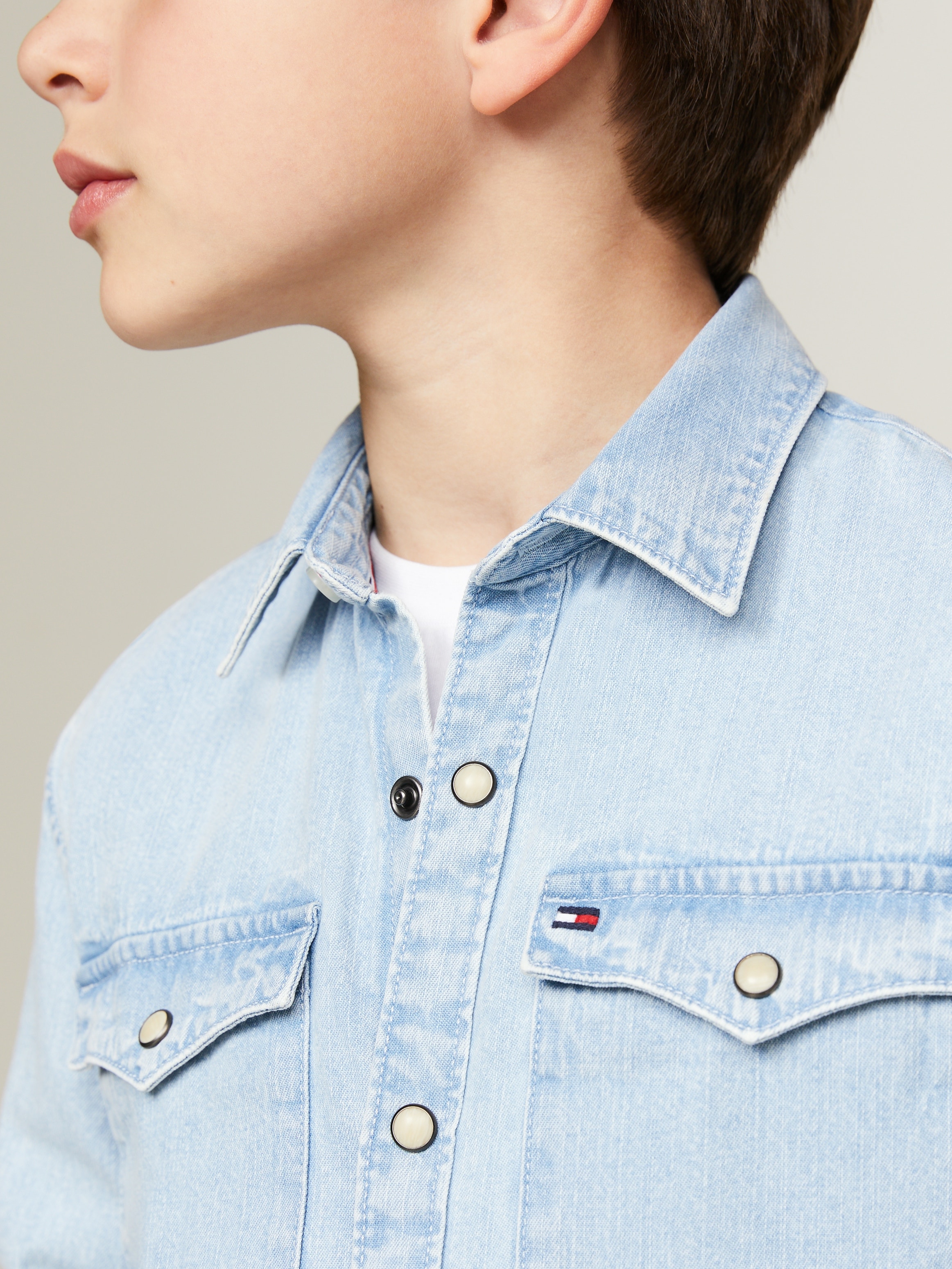 Tommy Hilfiger Langarmhemd »DENIM SHIRT LS«, Kinder bis 16 Jahre mit Logostickerei