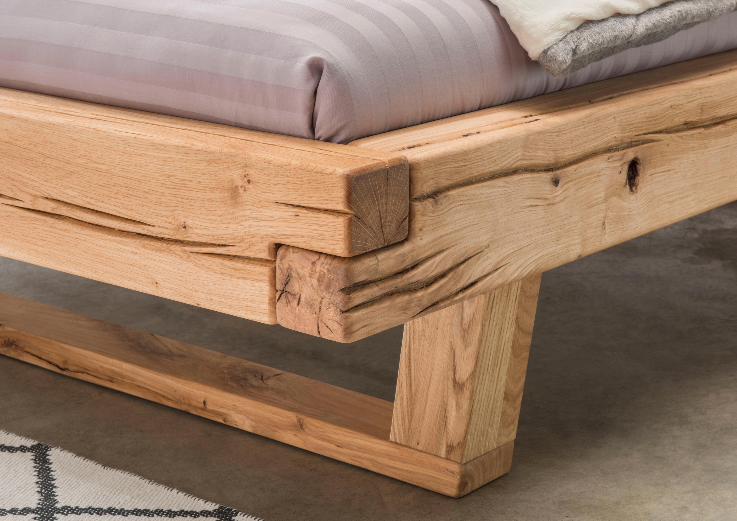 Home affaire Massivholzbett »Ultima Balkenbett Doppelbett, Füsse mit Kufenform«, FSC®-zertifizierte Wildeiche oder Fichte, viele Breiten zur Auswahl