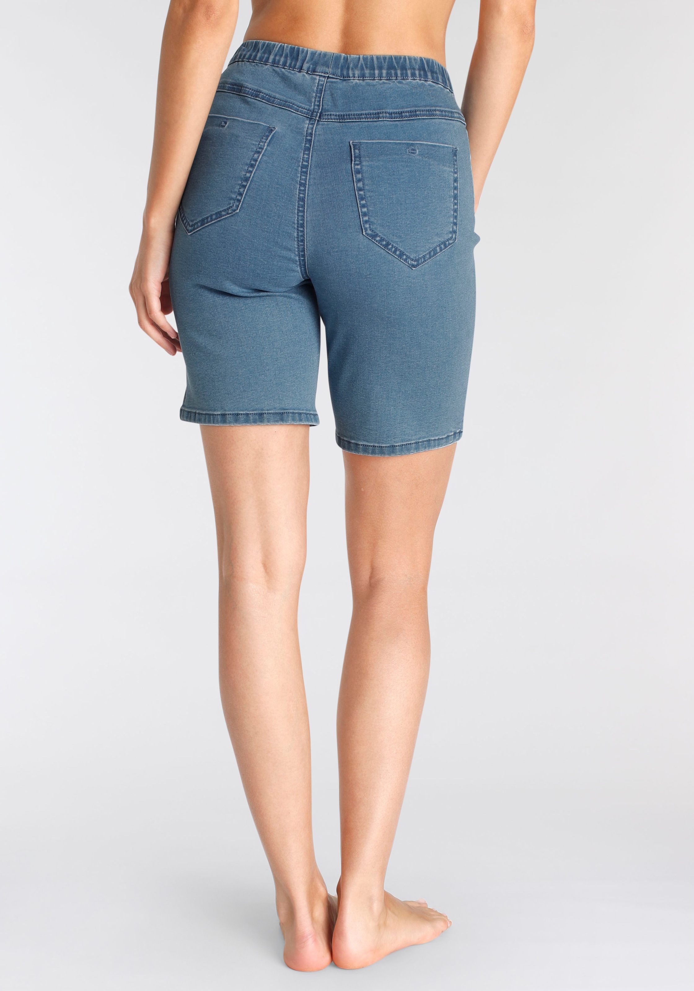Buffalo Bermudas, im elastischem Denim mit zwei Gesässtaschen