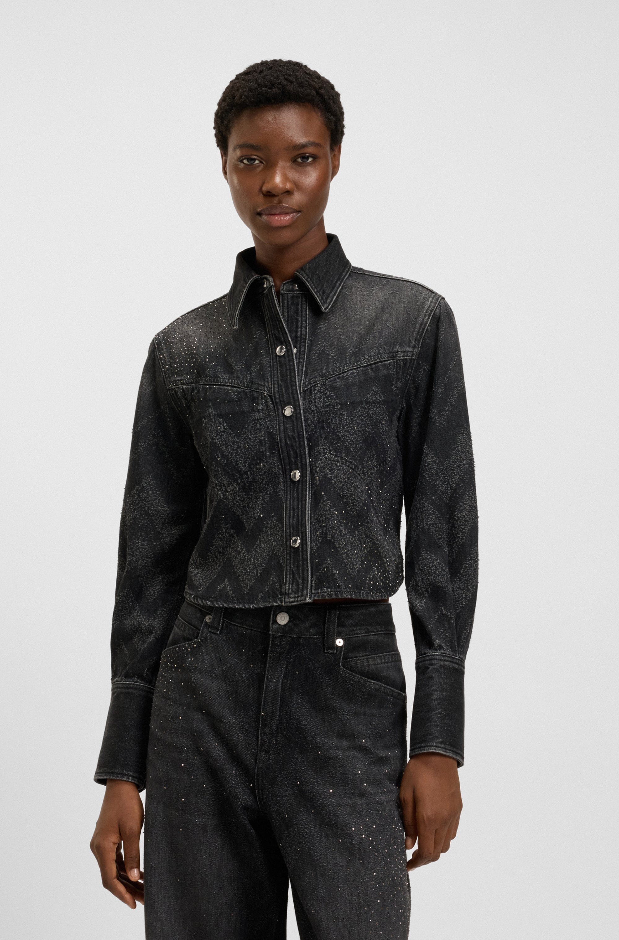 BOSS ORANGE Hemdbluse »SHIRT LS 1.0 Premium Damenmode« in verkürzter Länge, mit Lasertextur
