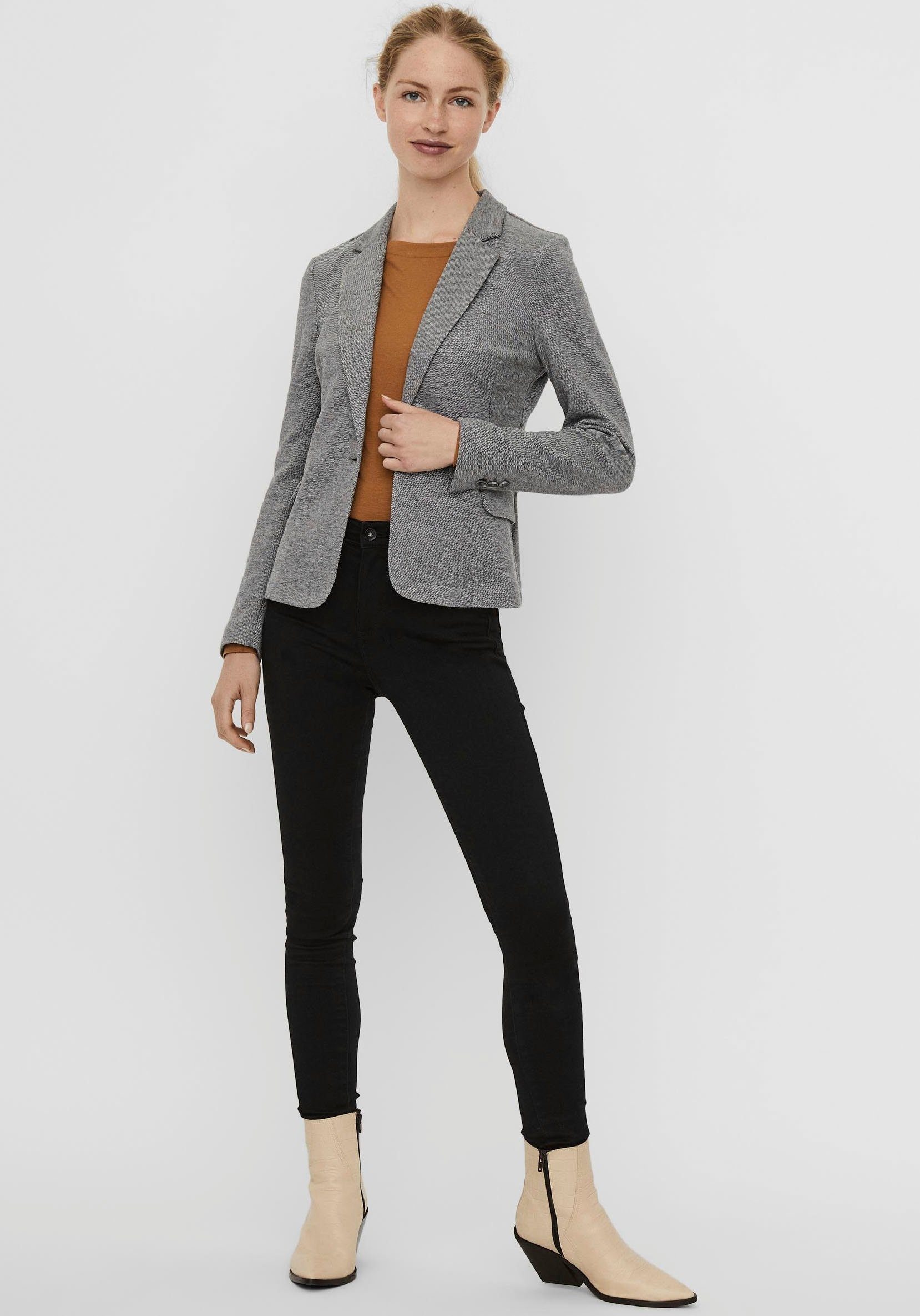 Tommy Jeans Skinny-fit-Jeans »Nora Mid Rise Skinny Fit«, mit Tommy Jeans Logo-Badge & Stickereien