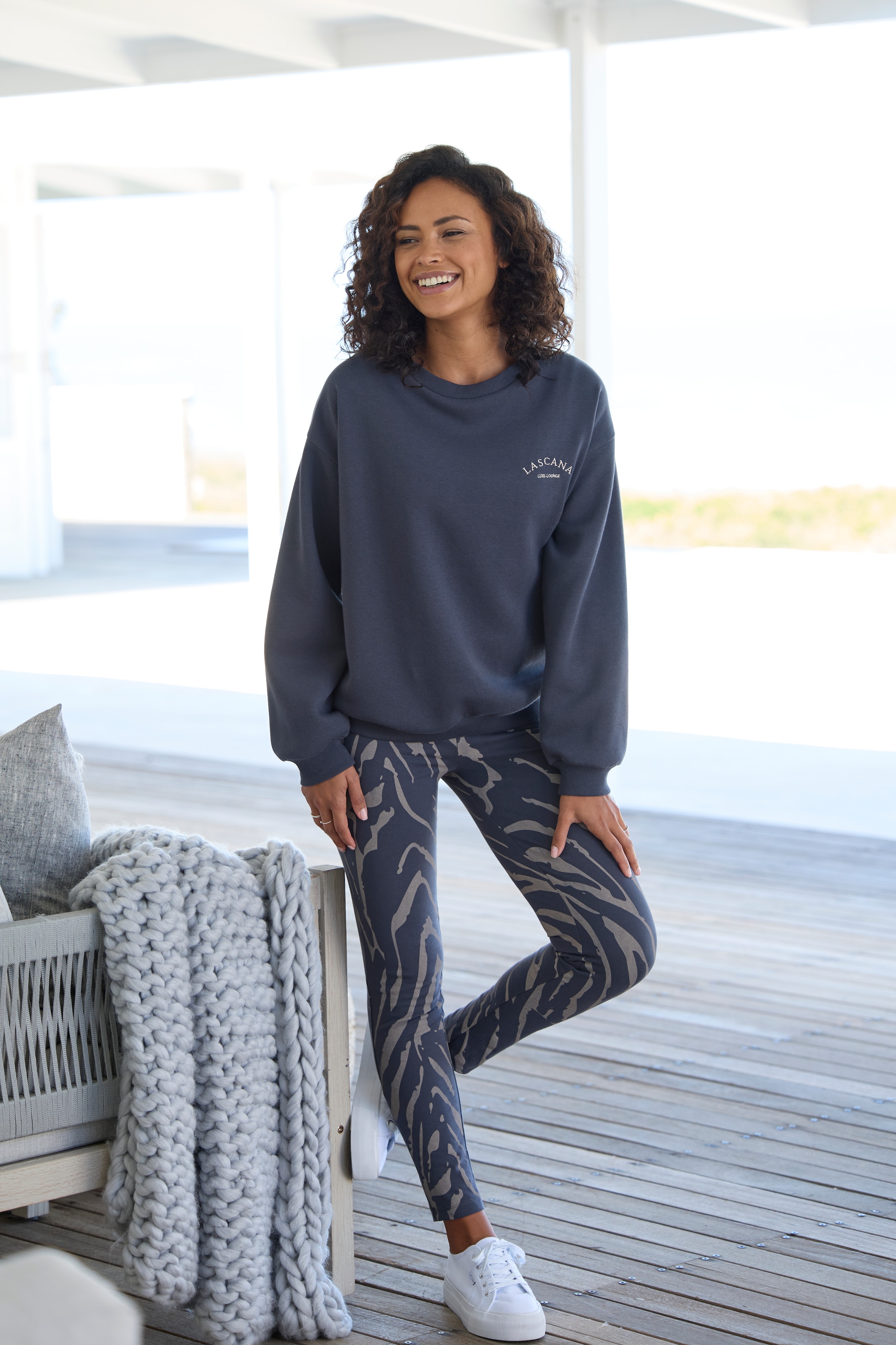 LASCANA Sweatshirt, mit weiten Ärmeln, Loungewear