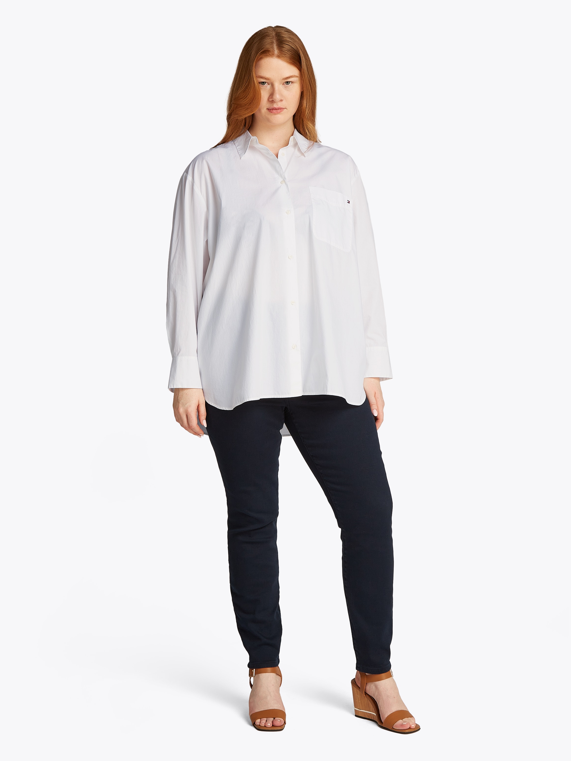 Tommy Hilfiger Curve Hemdbluse »CRV ESS COTTON EASY FIT SHIRT«, in Grossen Grössen, Brusttasche, Kellerfalte hinten, abgerundeter Saum