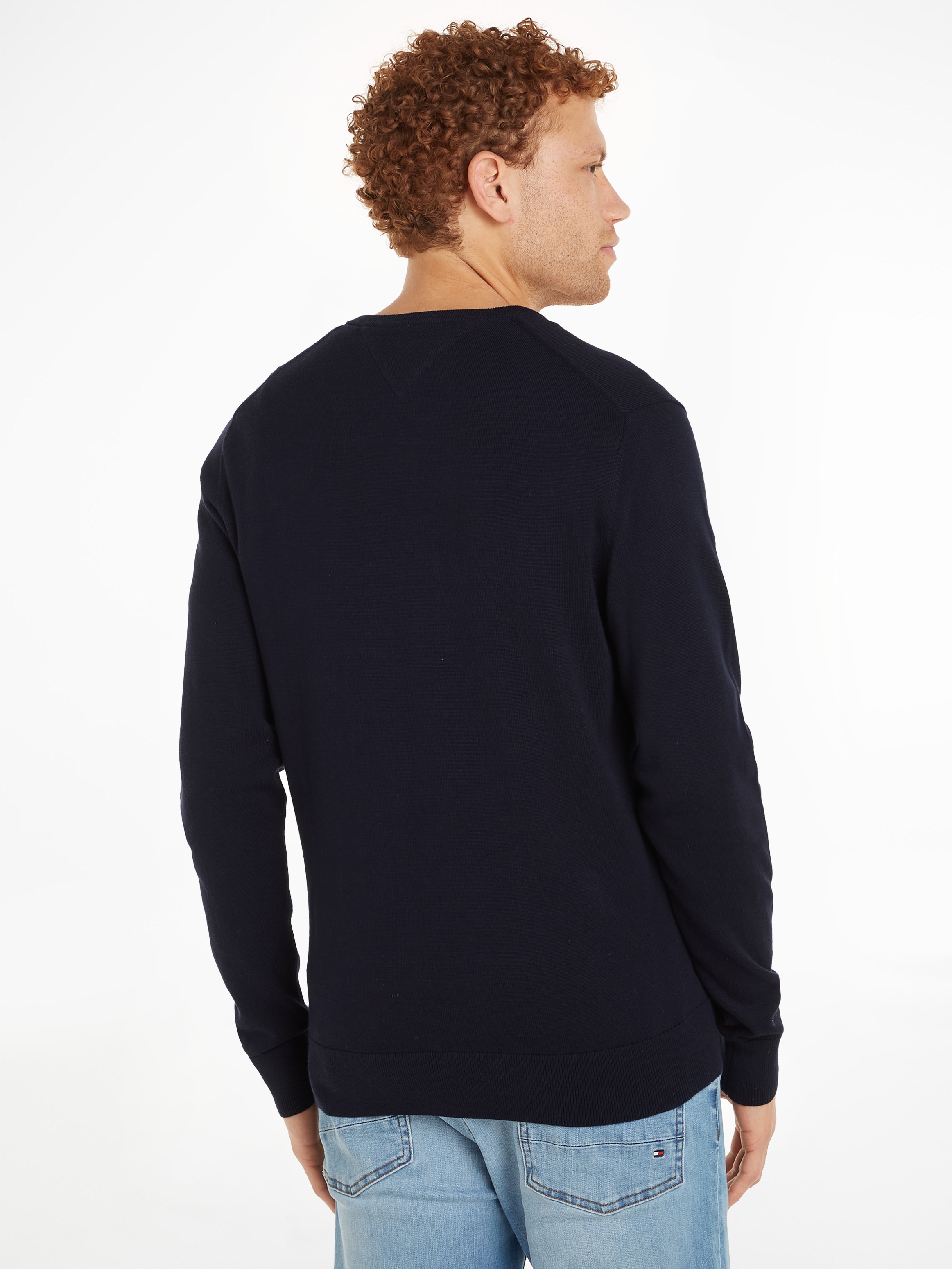 Tommy Hilfiger Strickpullover »ESSENTIAL COTTON V NECK mit V-Ausschnitt und Stickerei«, unifarben, casual, regular fit, Baumwolle, V-Ausschnitt