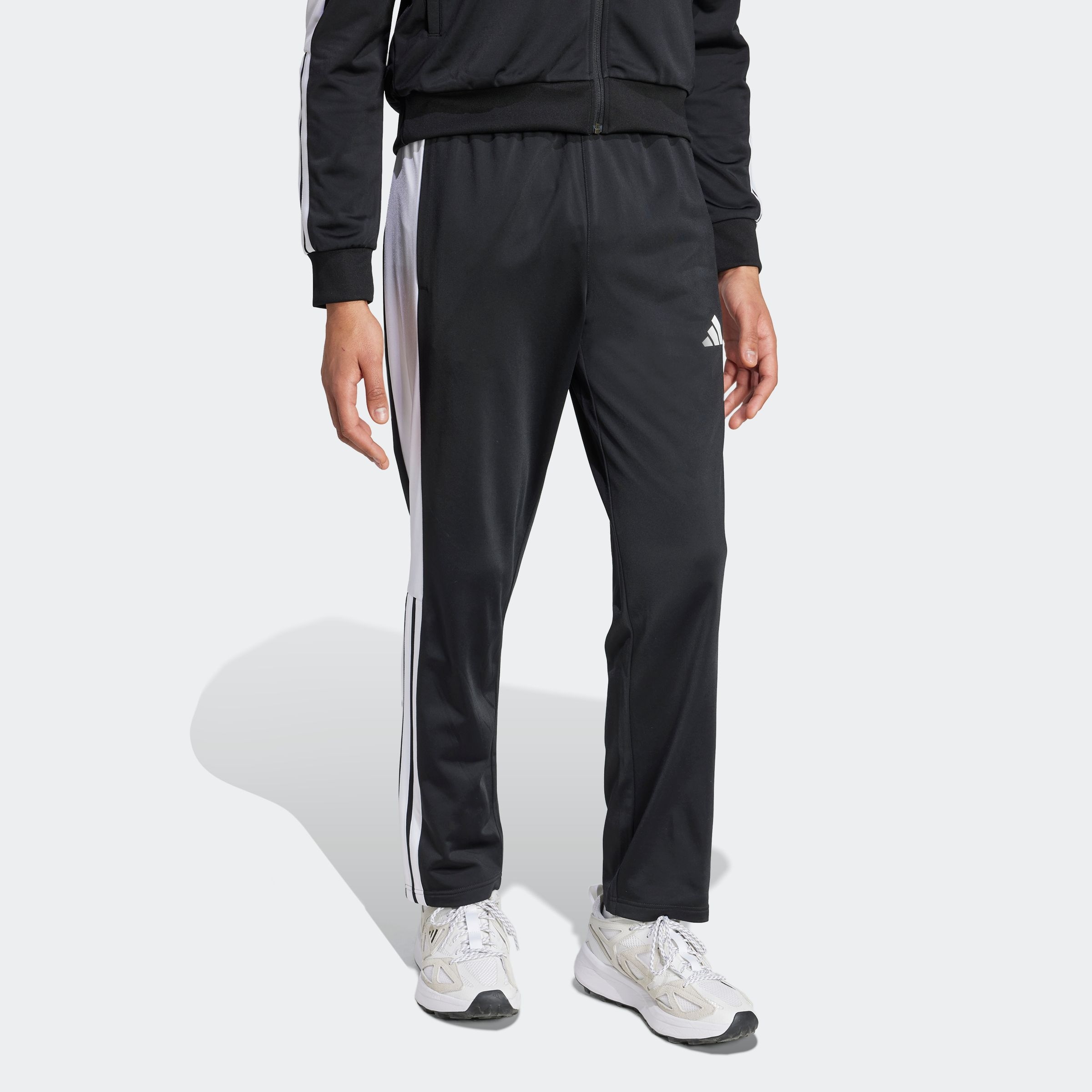 adidas Sportswear Sporthose »M 3S TR CB SNP«, (1 tlg.), Trikotmaterial, mit verstellbaren Druckknöpfen an den Unterschenkeln