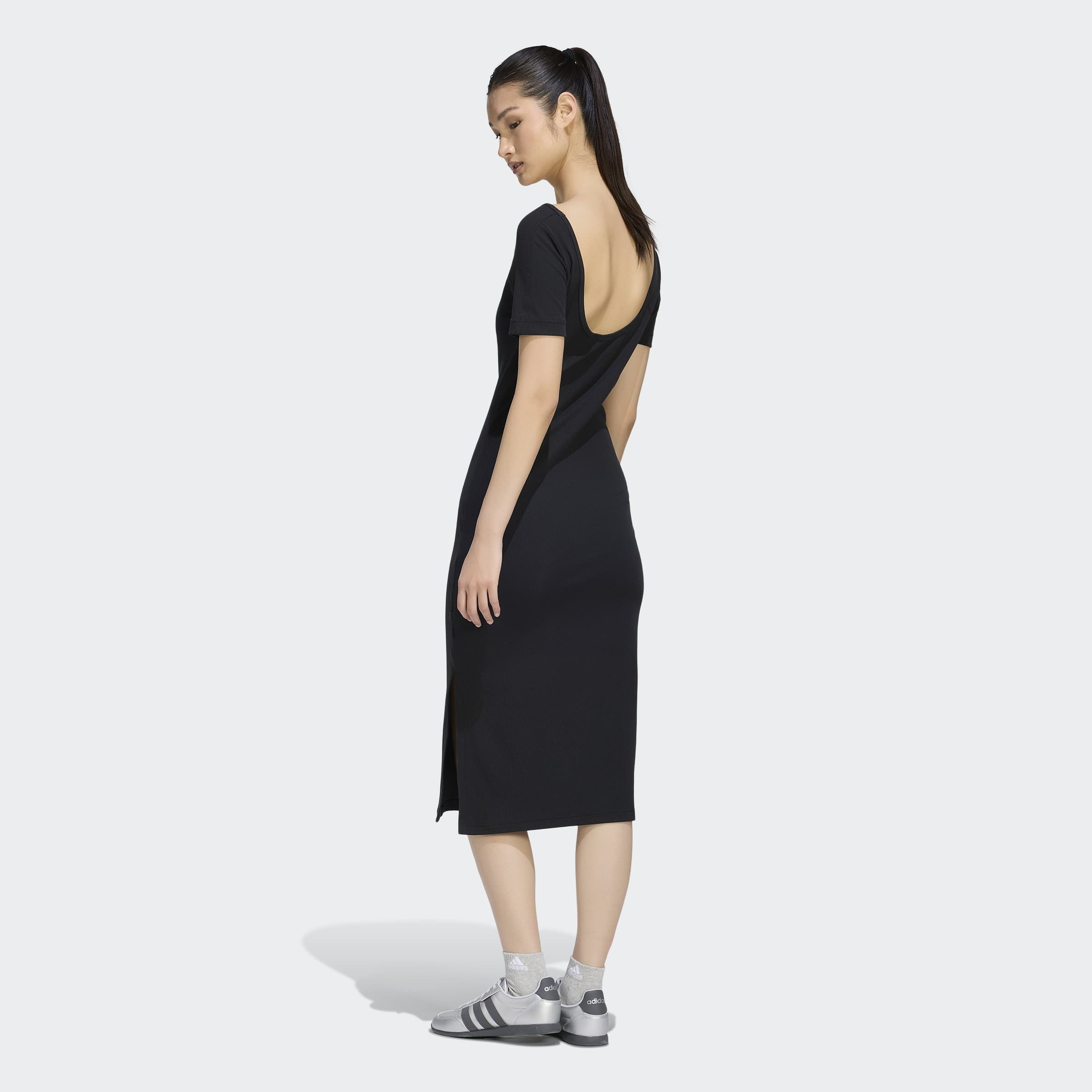 adidas Sportswear Shirtkleid "ADIDAS KIT SMALL LOGO RIB DRESS" Ripp-Optik, hochwertiges Tragegefühl