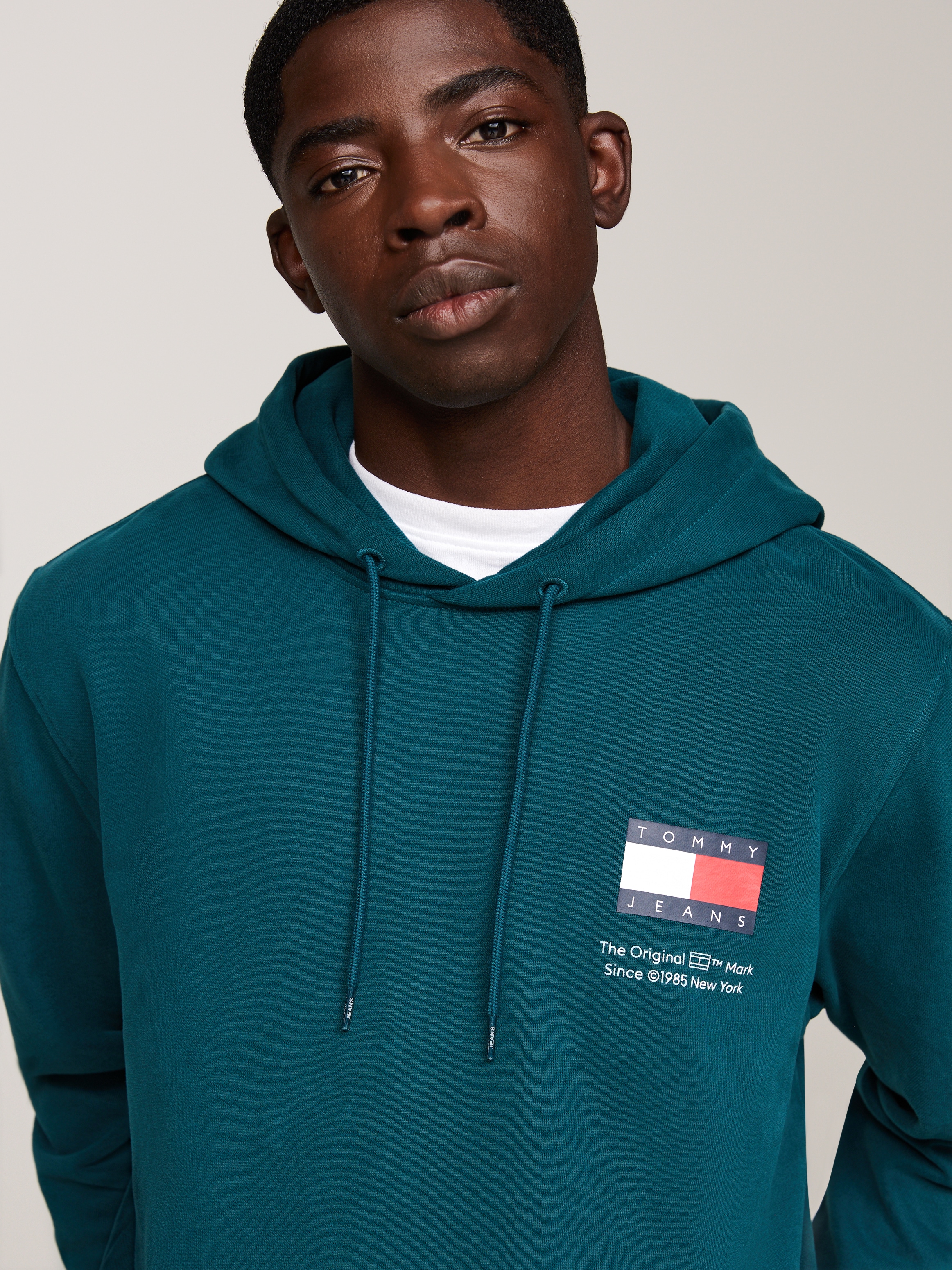 Tommy Jeans Plus Kapuzensweatshirt »TJM REG ESSENTIAL FLAG HOOD EXT«, Grosse Grössen