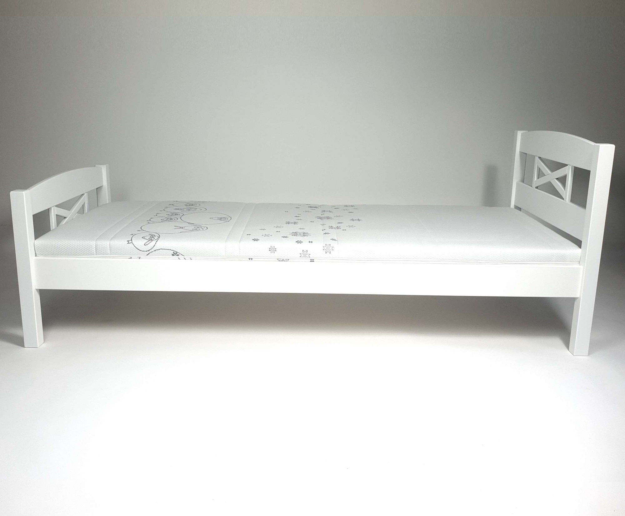 Home affaire Bett »Wilma, Kieferbett n 2 Grössen, Top Qualität, 90x200cm und 180x200 cm«, (FSC® zertifiziertes Massivholz), Landhausstil im Skandi-Design in massiver Qualität