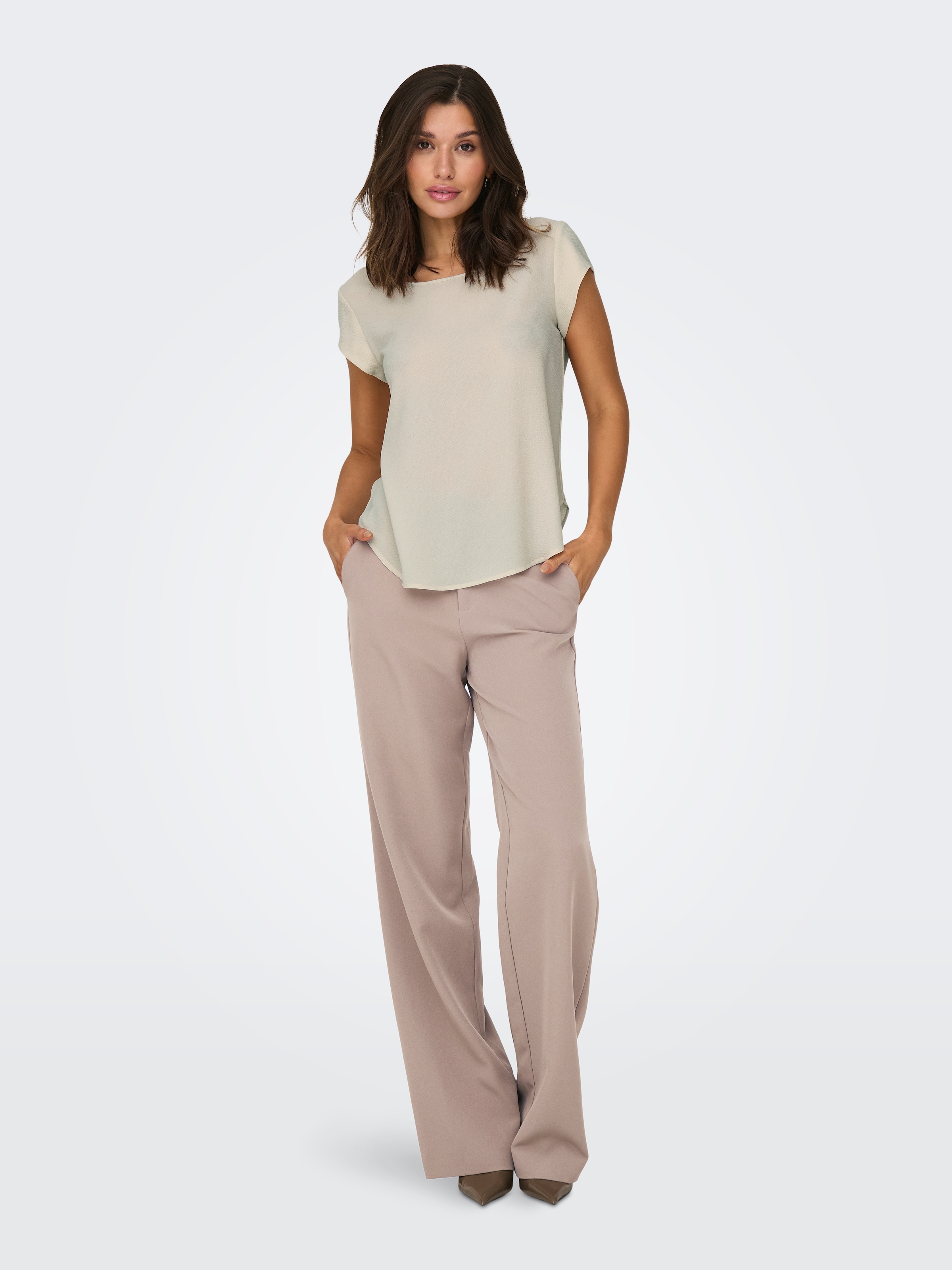 ONLY Kurzarmbluse »ONLVIC – feminines Blusenshirt in lockerer Form«, regular fit, Web, Kunstfaser, Rundhals, unifarben