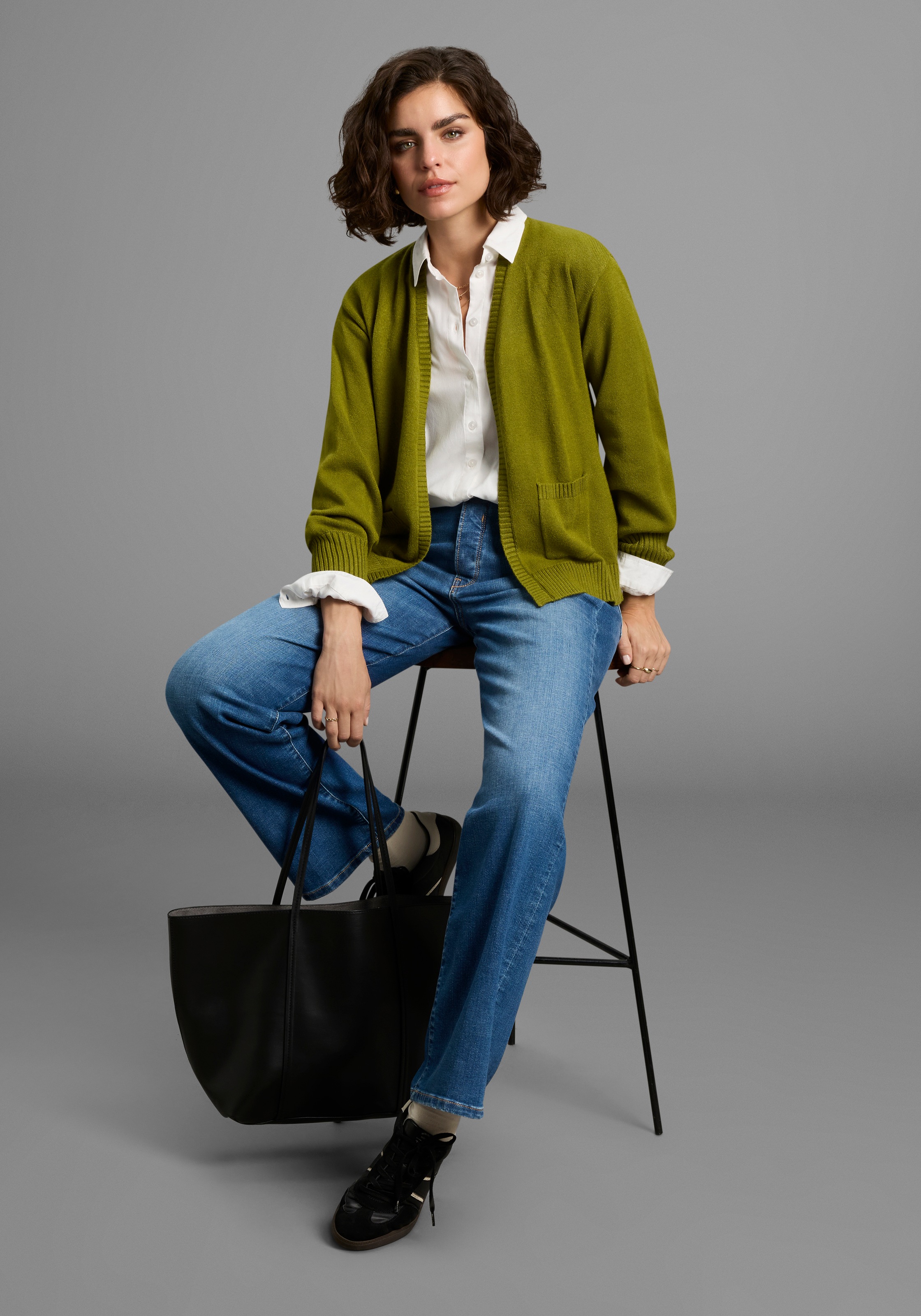 Laura Scott Strickjacke, in Oversize