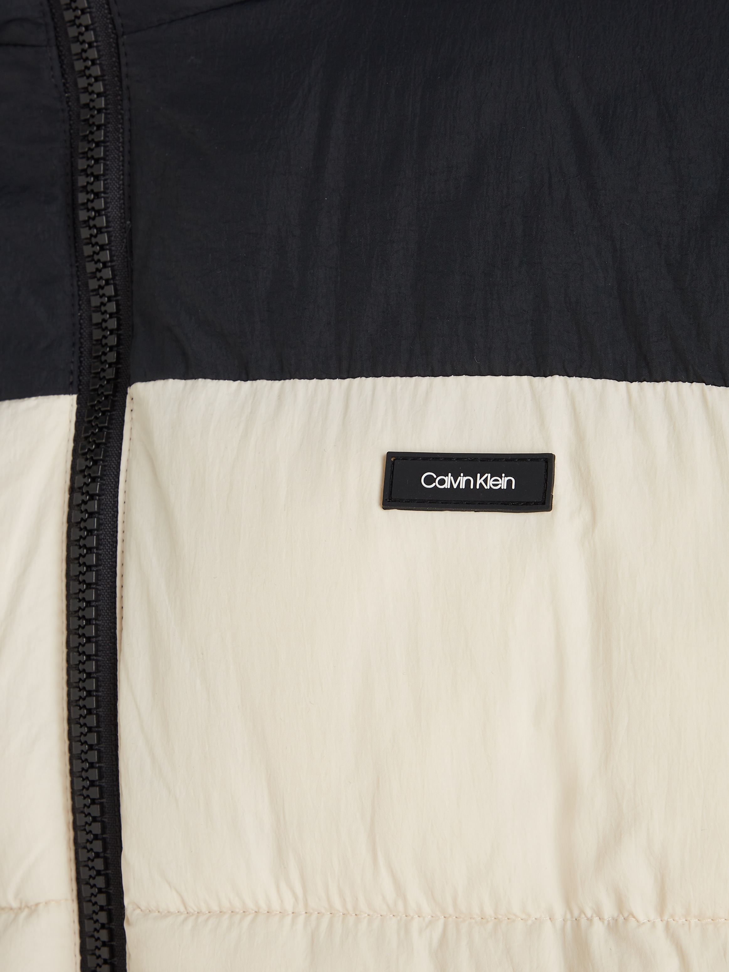 Calvin Klein Steppjacke »CRINKLE NYLON COLOR BLOCK PUFFER«, mit Kapuze, mit  Markenlabel online shoppen | Jelmoli-Versand