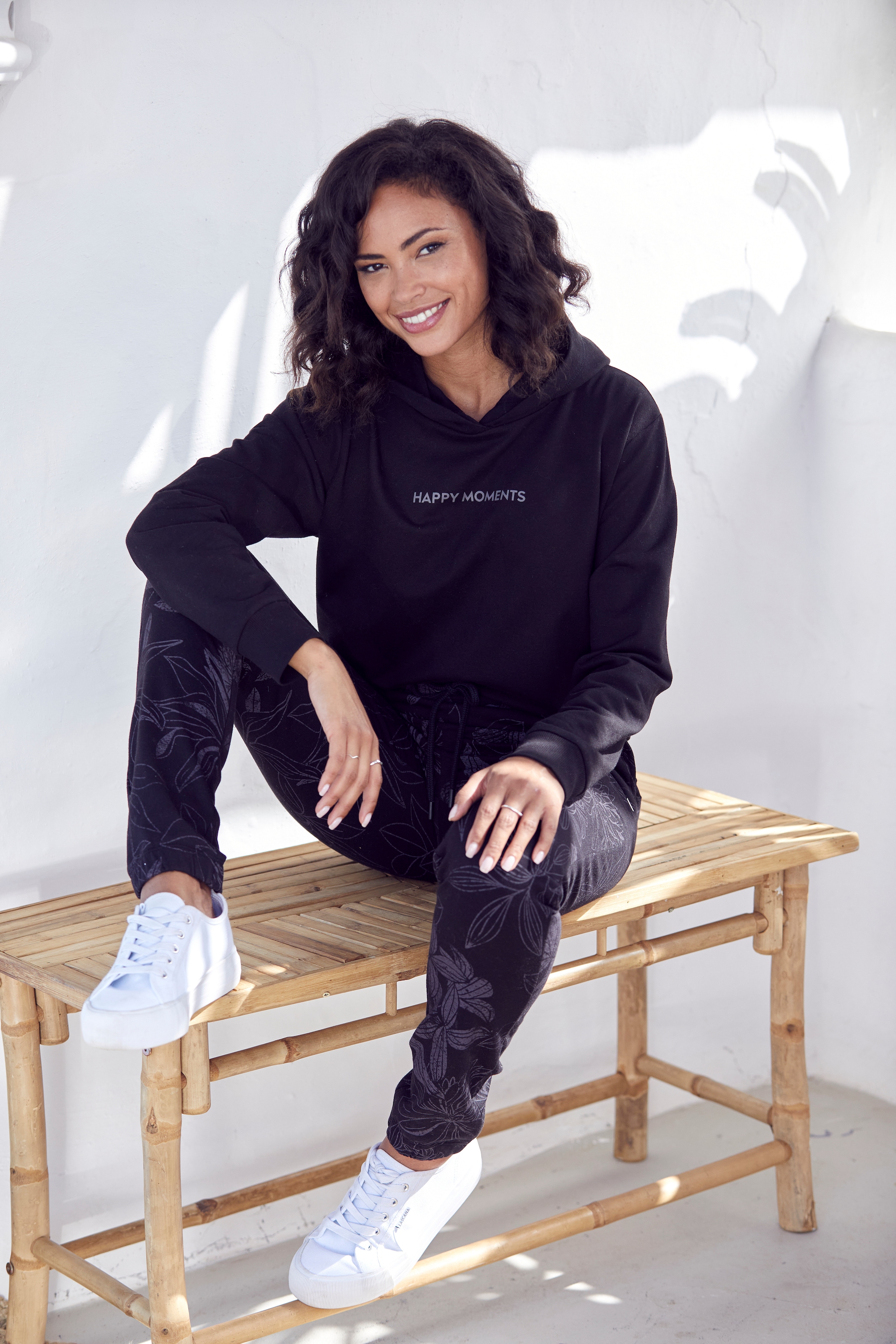 LASCANA Loungehose, mit floralem Alloverdruck, Loungewear