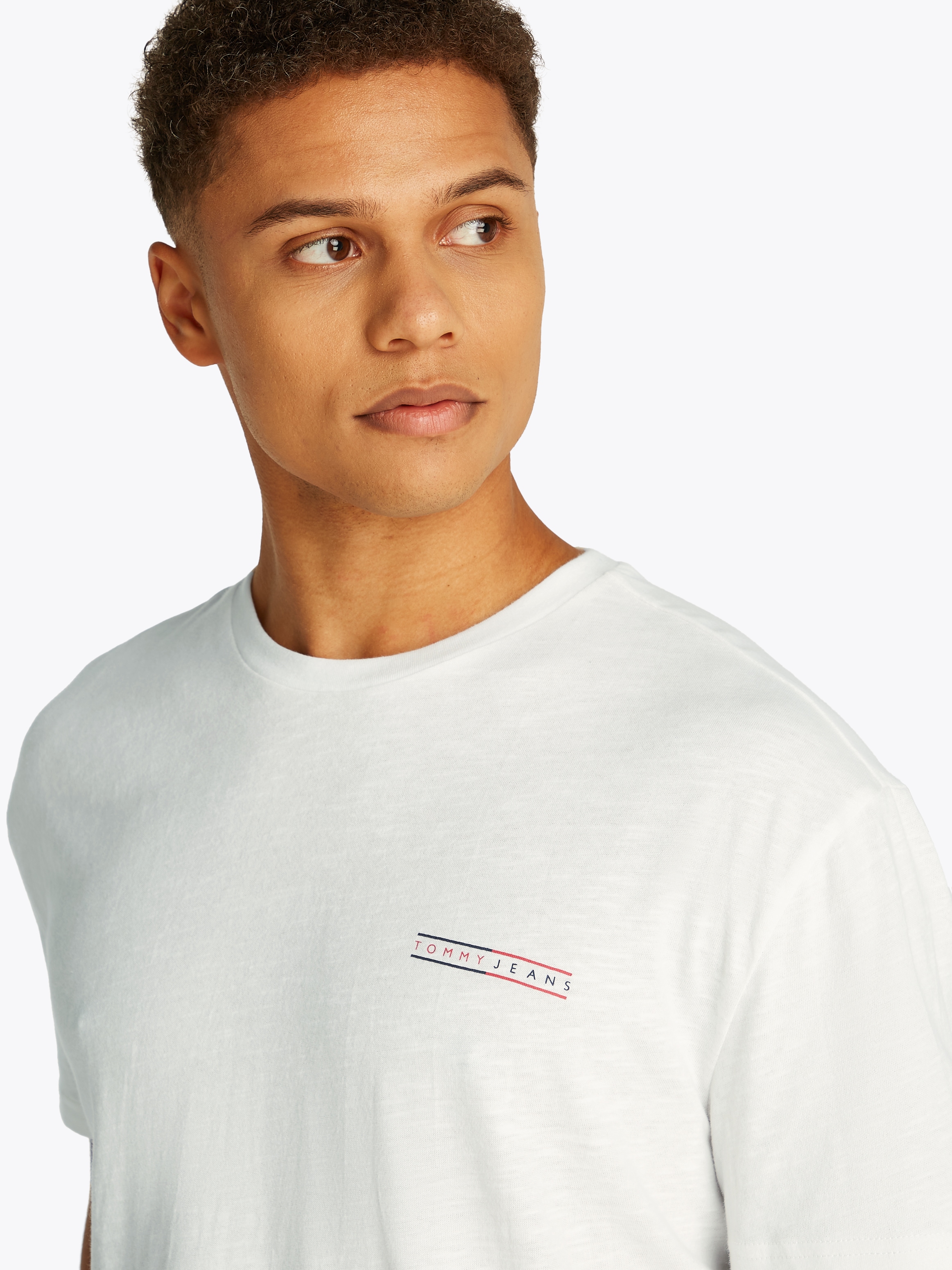 Tommy Jeans Kurzarmshirt »TJM REG GRAPHIC SLUB TEE EXT«, Mit Rundhalsausschnitt