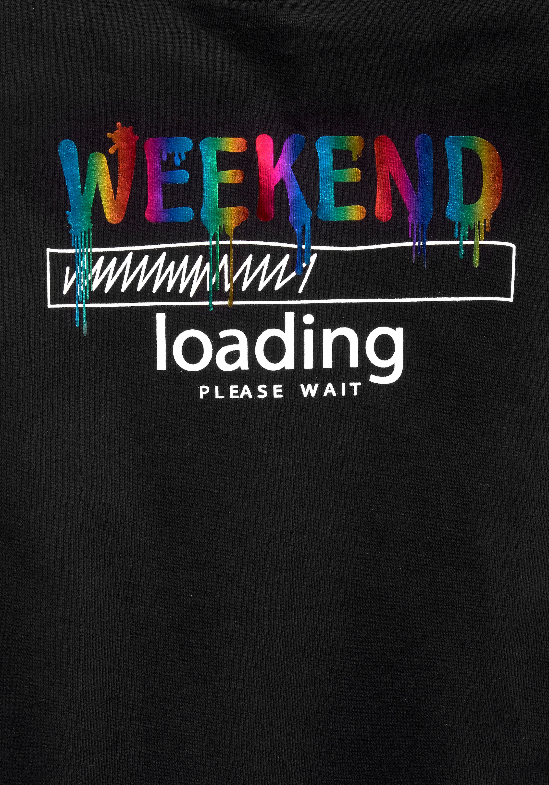 ✵ KIDSWORLD T-Shirt »WEEKEND Jelmoli-Versand Form, unterschiedlich kaufen loading...please | Regenbogen-Druckfarben wait«, in sind weiter legerer online