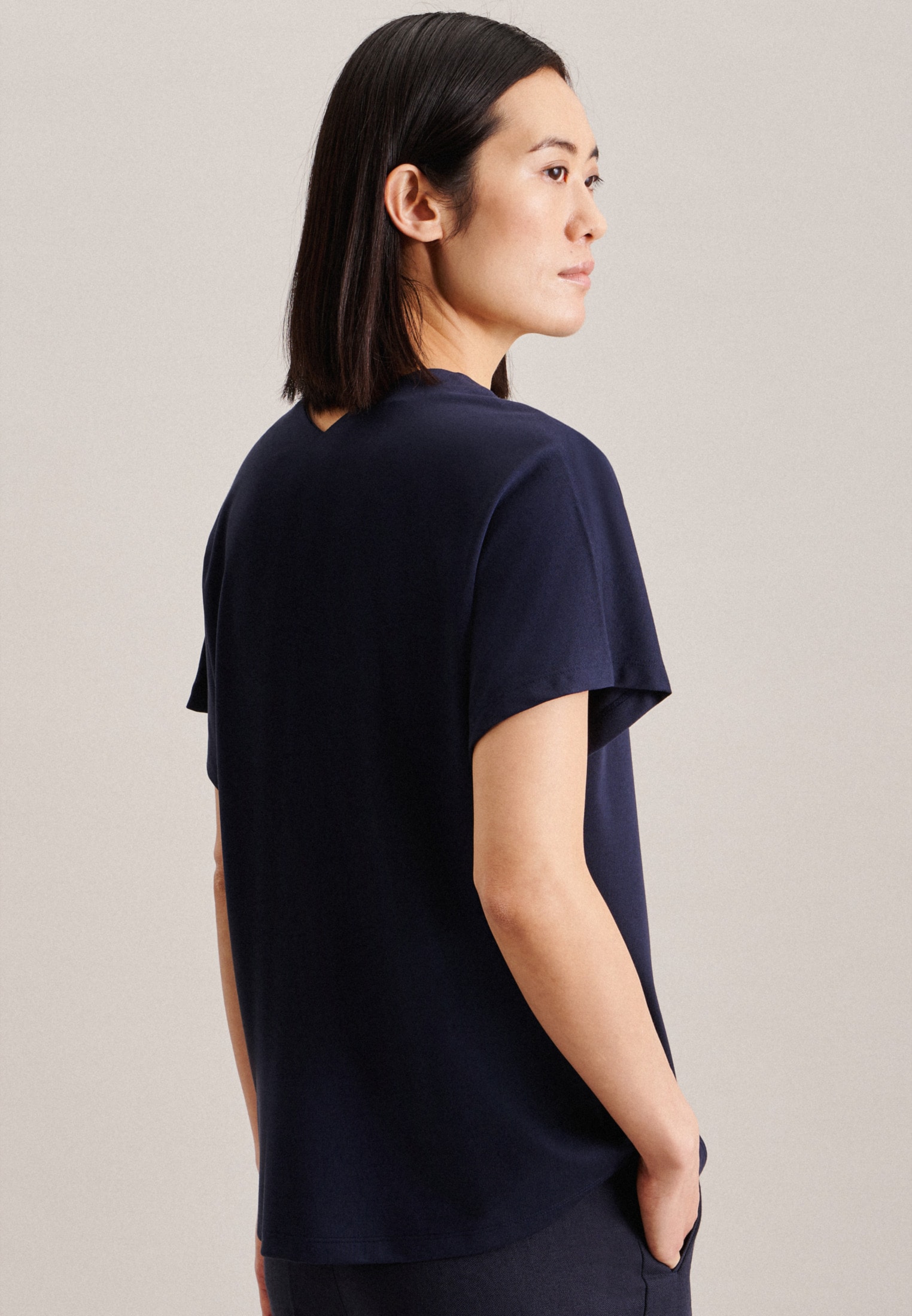 bei Rose«, Jelmoli-Versand Shirtbluse Kurzarm »Schwarze Schweiz online seidensticker V-Neck Uni kaufen