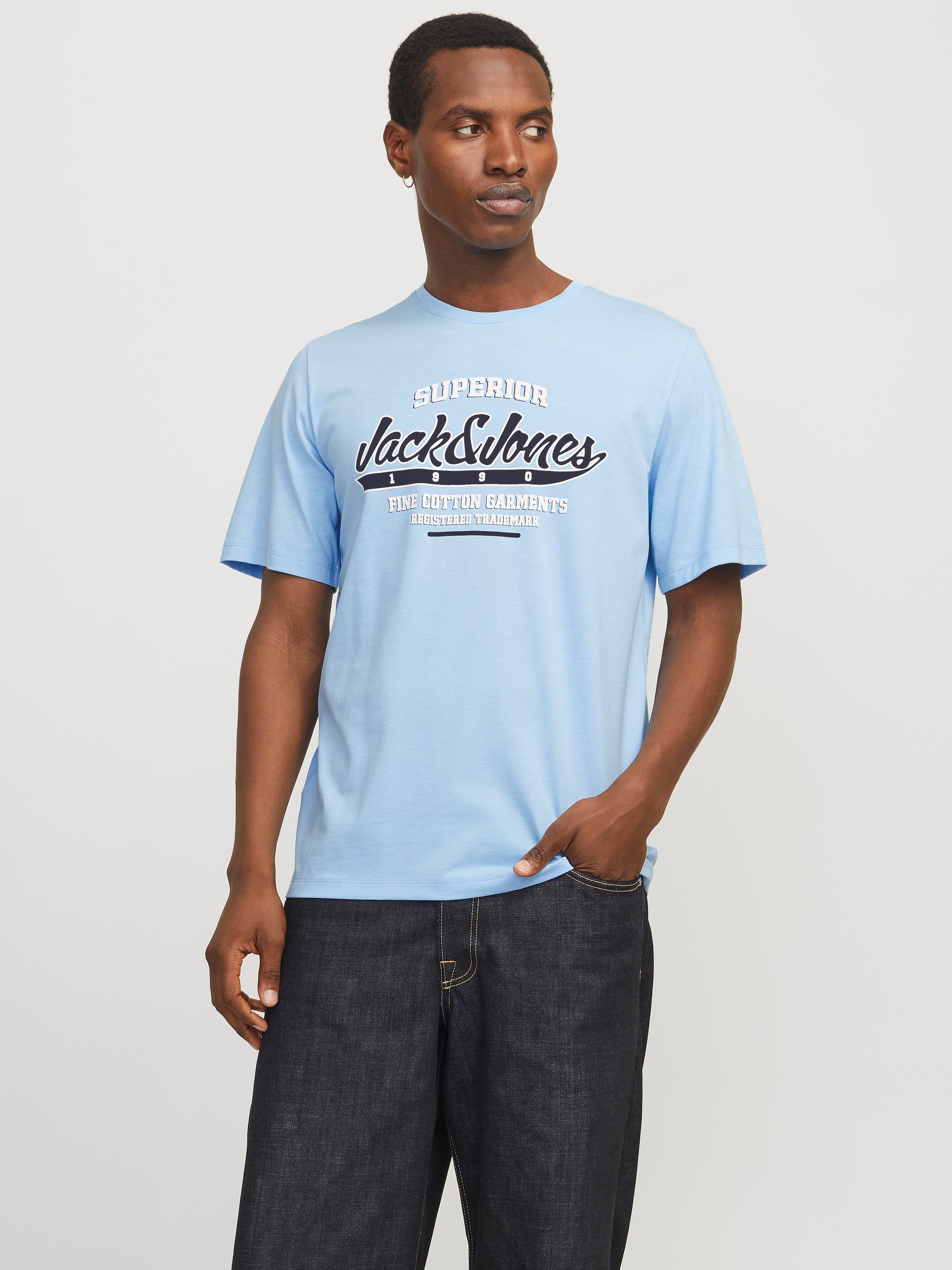 Jack & Jones Rundhalsshirt »JJELOGO TEE SS O-NECK 2 COL SS25 SN« mit Logo Print