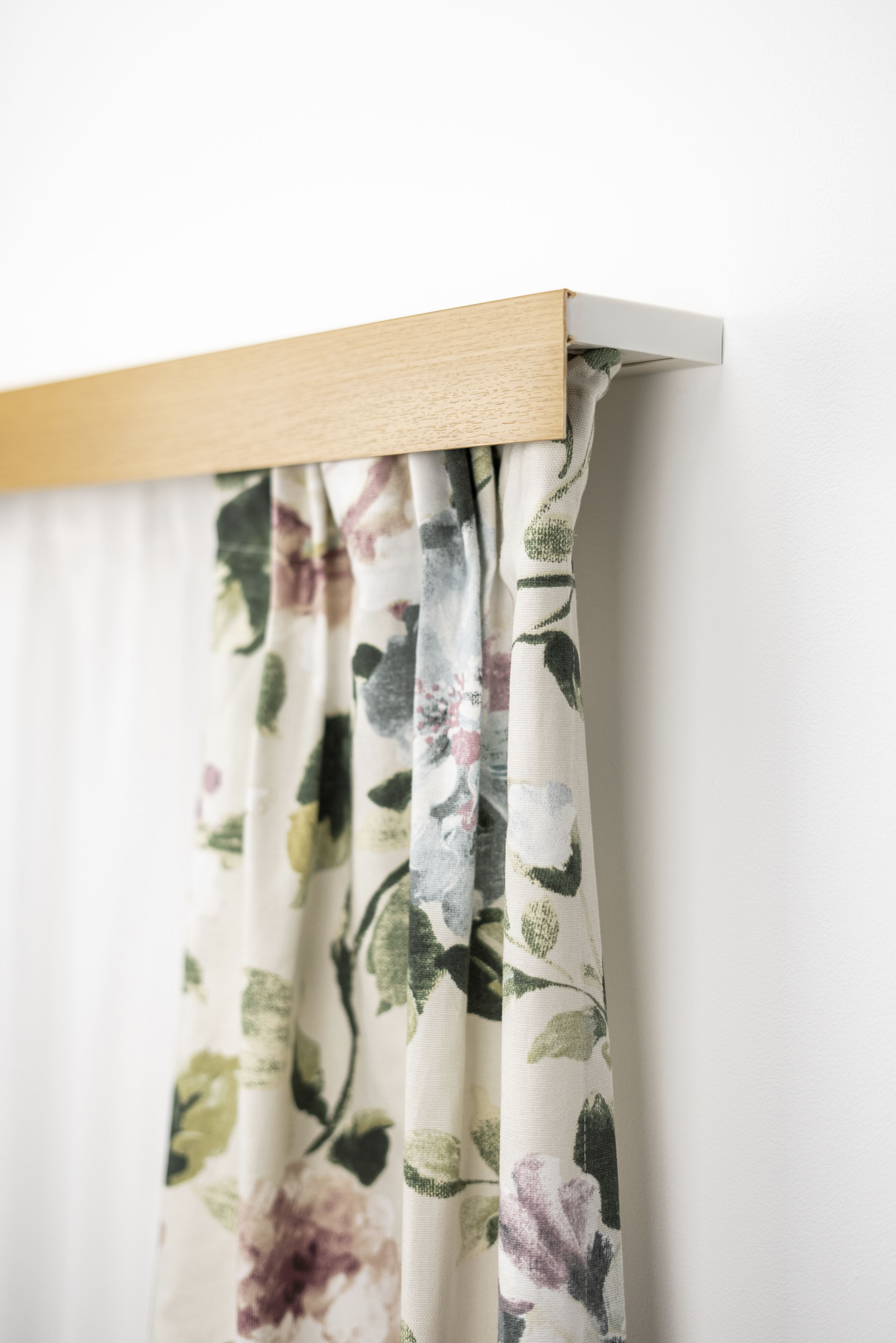 GARESA Gardinenschiene "Kunststoffschiene mit Blende" 3 läufig-läufig Wunschmasslänge Deckenmontage, verlängerbar, einfache Montage, schlicht