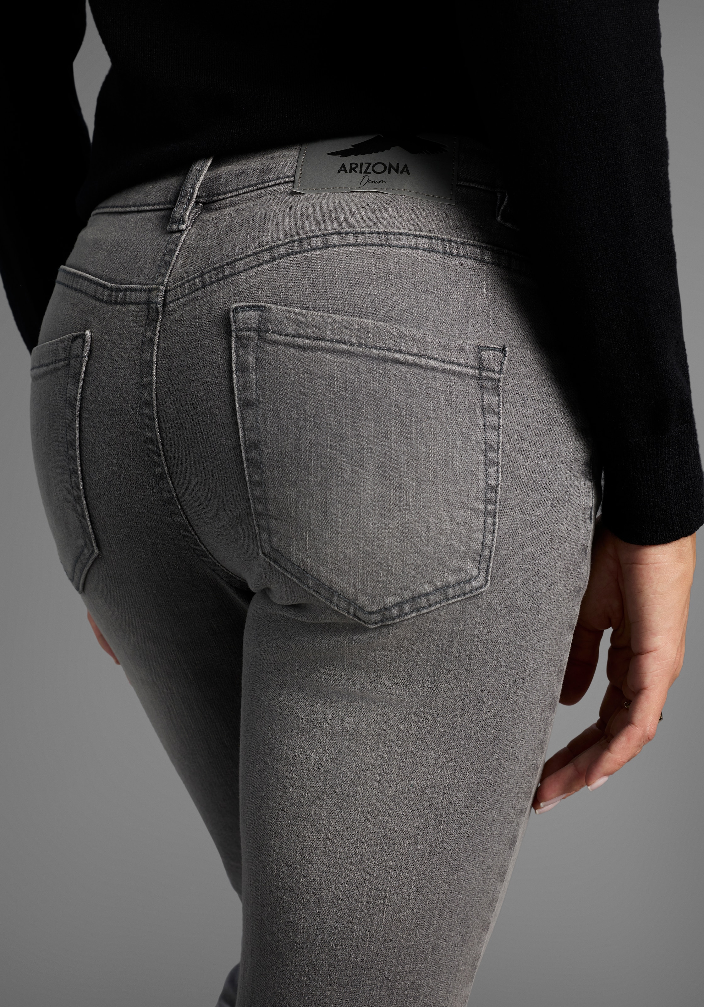 Arizona Slim-fit-Jeans »Bund mit seitlichem Gummizugeinsatz«, schmale Passform, Röhrenjeans, Used-Waschung, hohe Leibhöhe