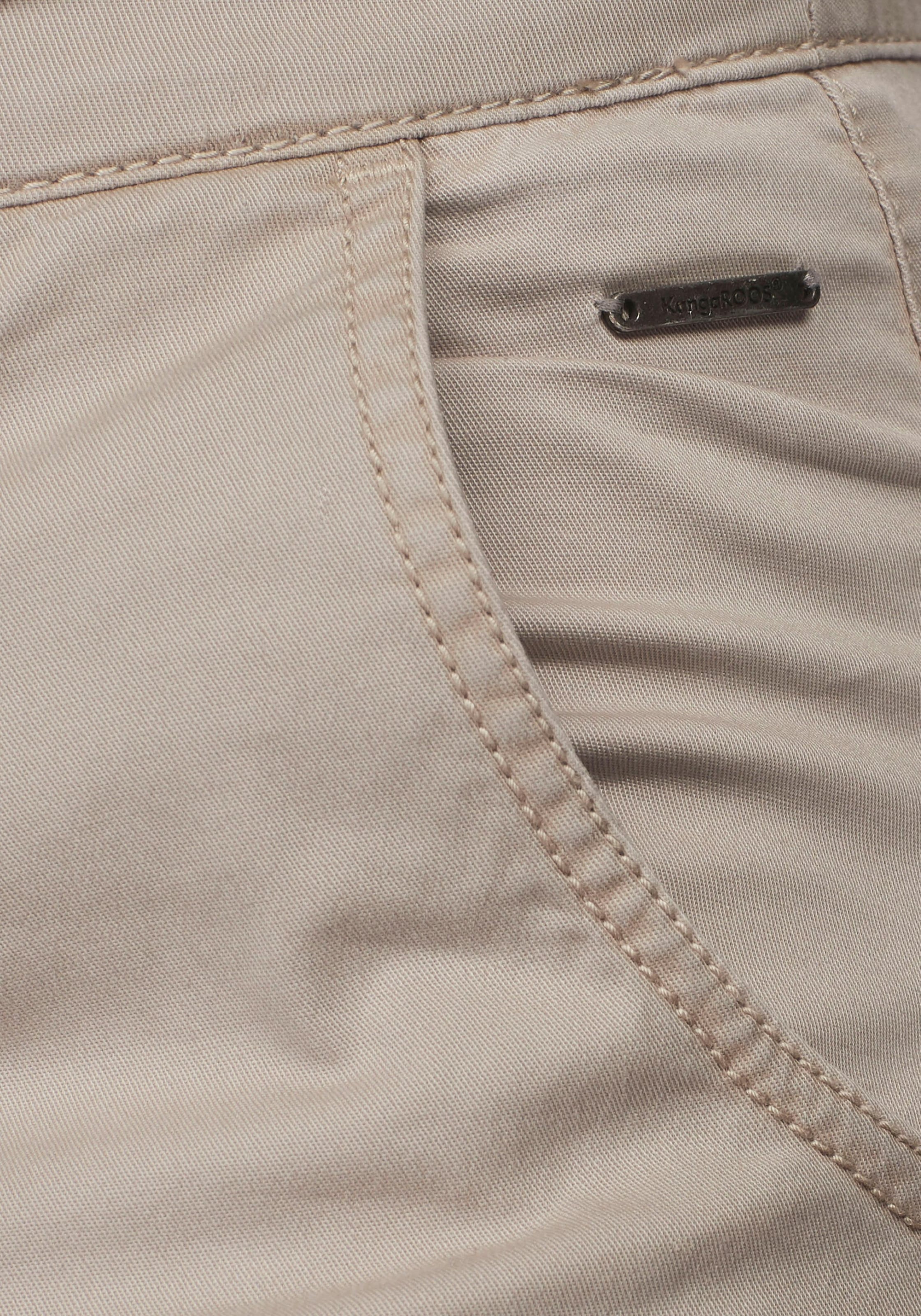 KangaROOS Chinohose, (Set, 2 tlg., mit Gürtel), in schmaler Form, mit Kordel zu binden