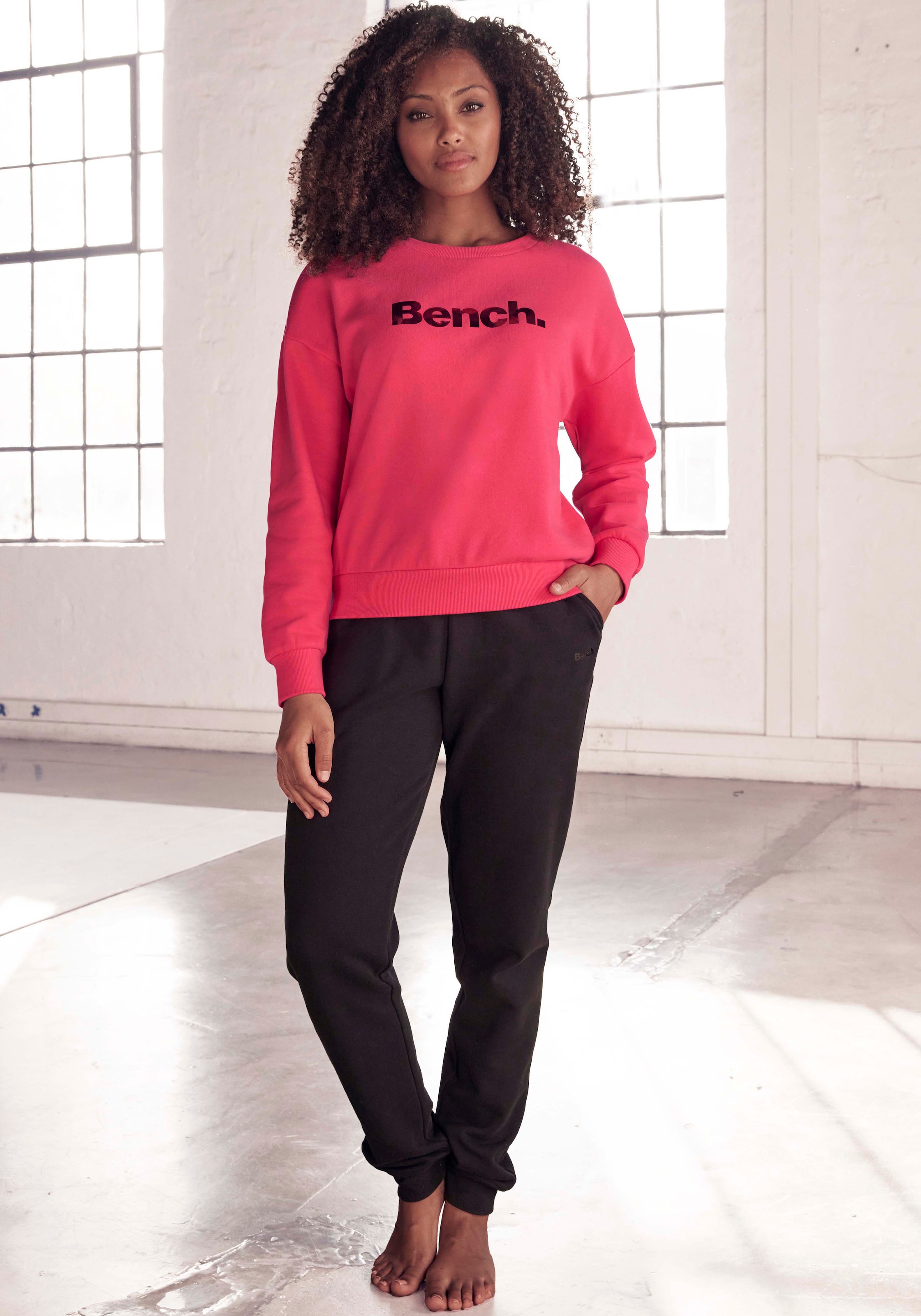Bench. Loungewear Sweatshirt, mit glänzendem Logodruck, Loungewear