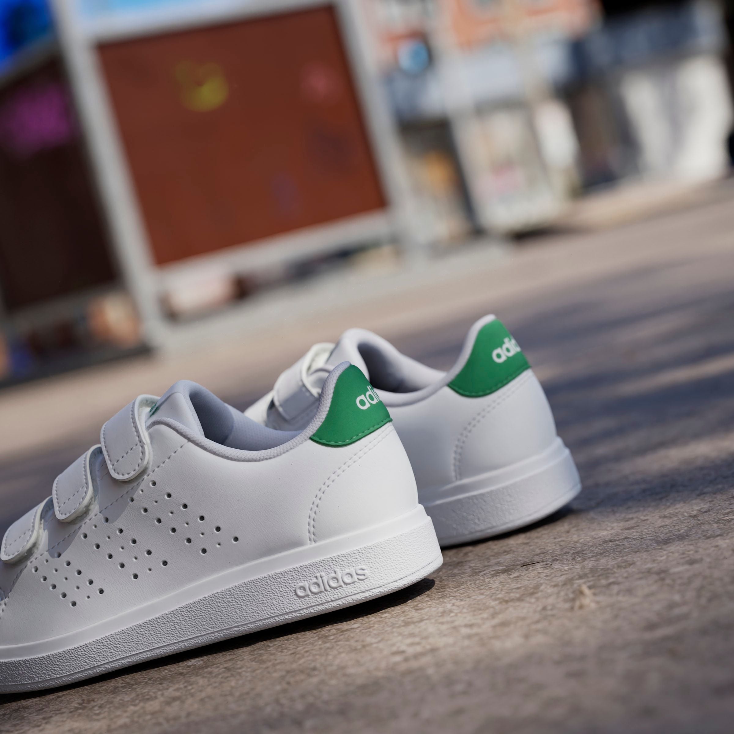 adidas Sportswear Klettschuh »ADVANTAGE BASE 2.0 KIDS«, Design auf den Spuren des adidas Stan Smith