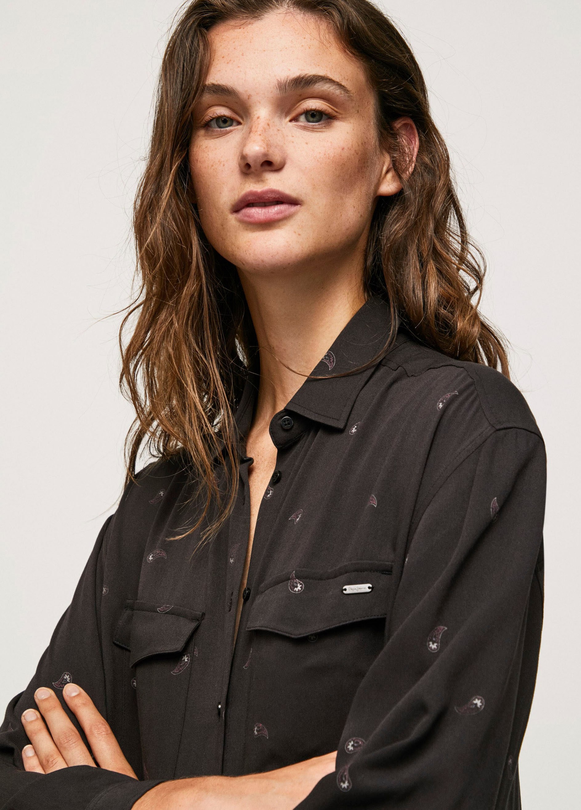online bestellen »PAOLA«, Viskosequalität fliessender Blusenkleid Jelmoli-Versand Jeans mit Pepe Allover-Print, aus Schweiz bei