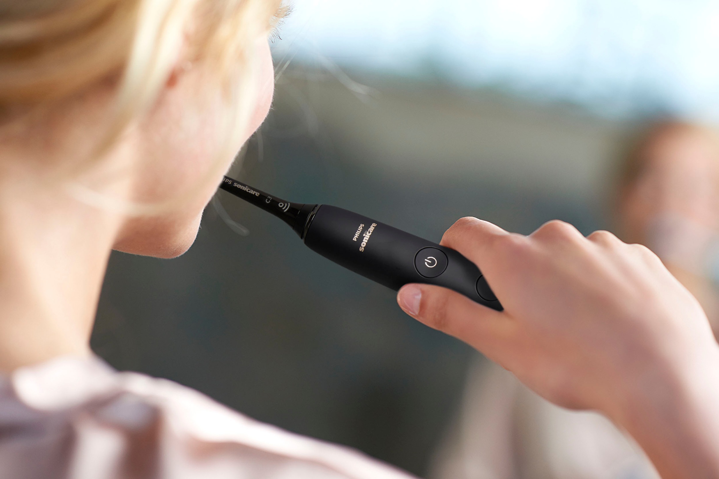 Philips Sonicare Elektrische Zahnbürste »DiamondClean 9400, HX9917«, 2 St. Aufsteckbürsten, mit integriertem Drücksensor, 4 Putzprogramme und 3 Intensitätsstufen