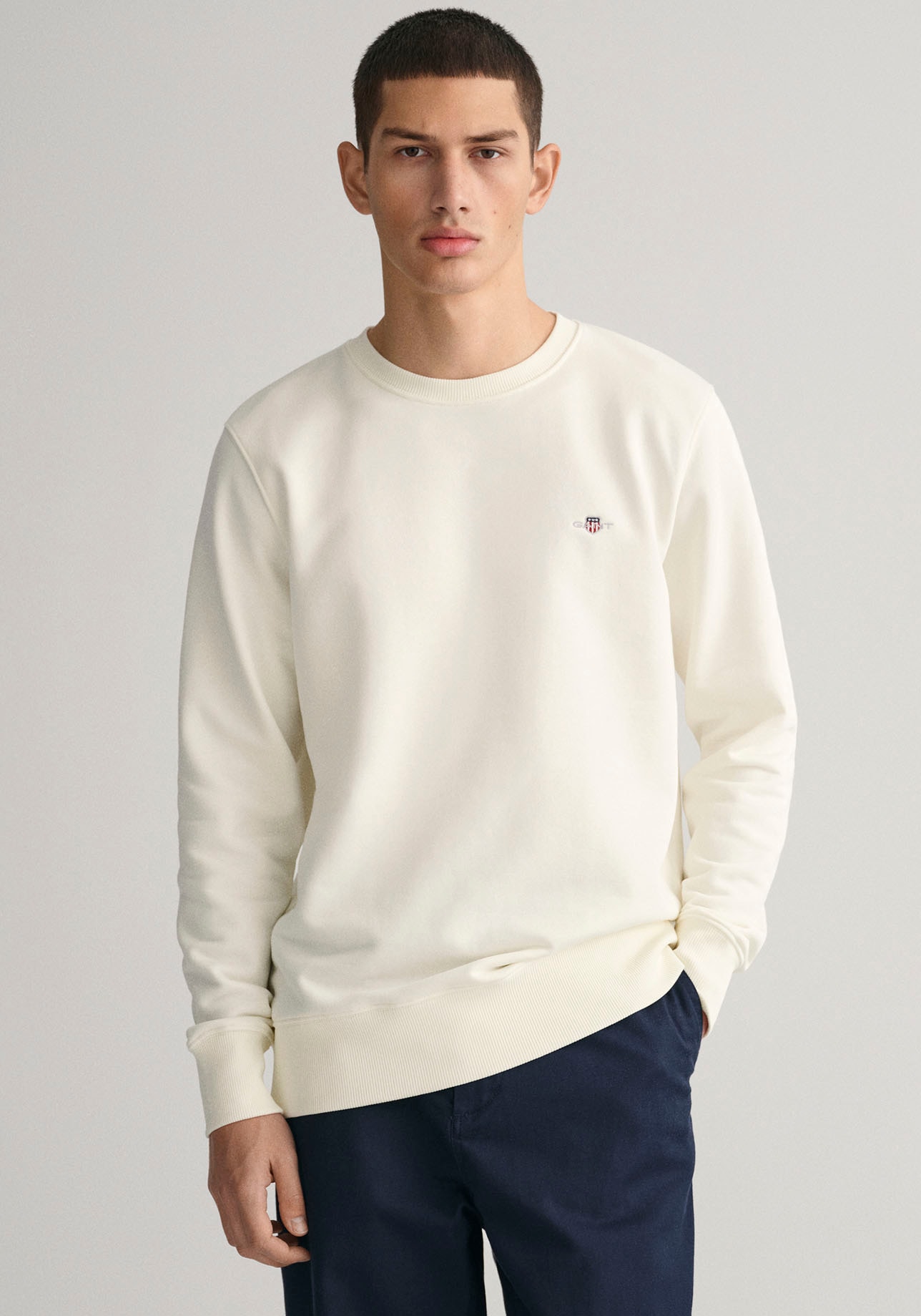 Gant Sweatshirt »REG SHIELD C-NECK SWEAT«, mit Logostickerei auf der Brust  online shoppen | Jelmoli-Versand | 
