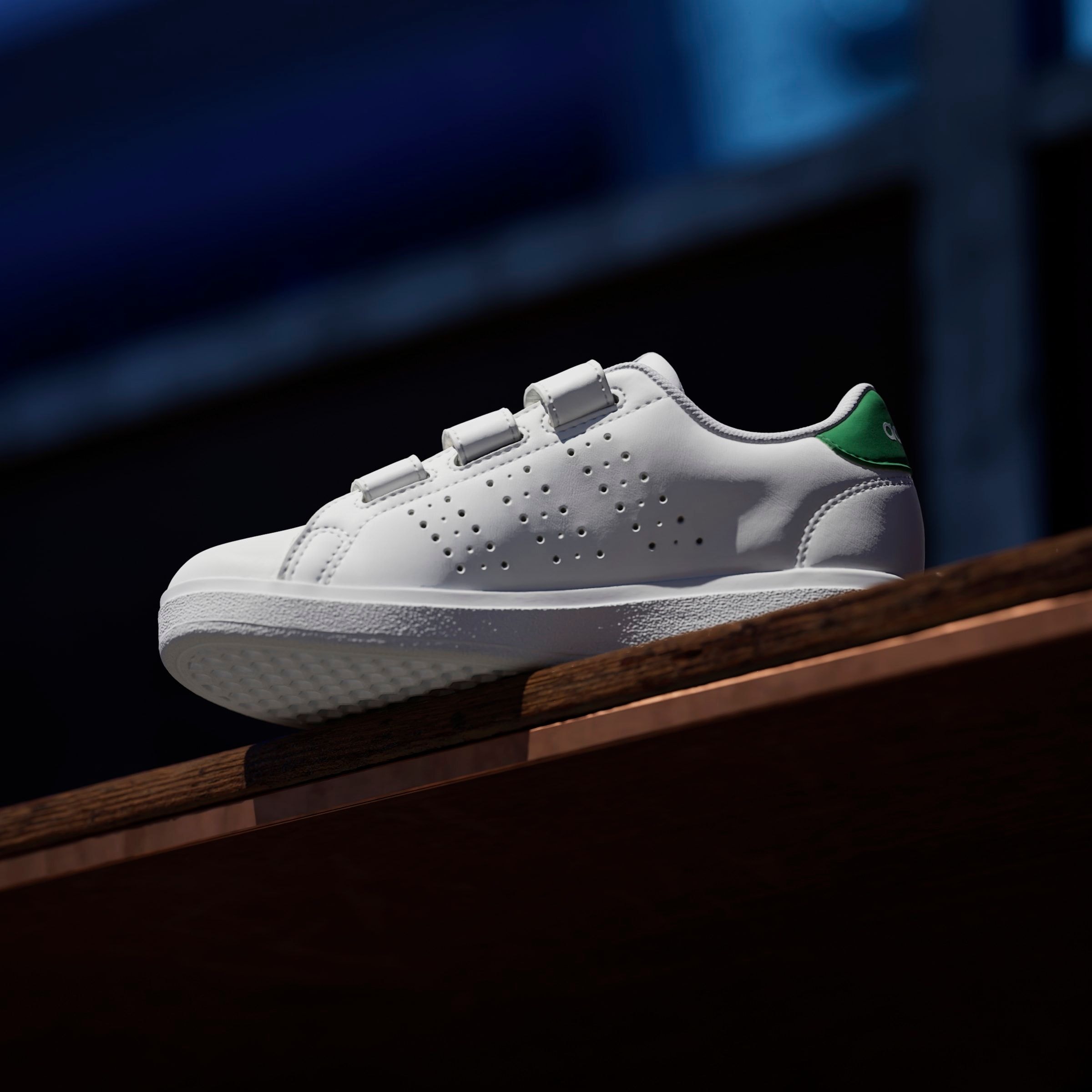 adidas Sportswear Klettschuh »ADVANTAGE BASE 2.0 KIDS«, Design auf den Spuren des adidas Stan Smith