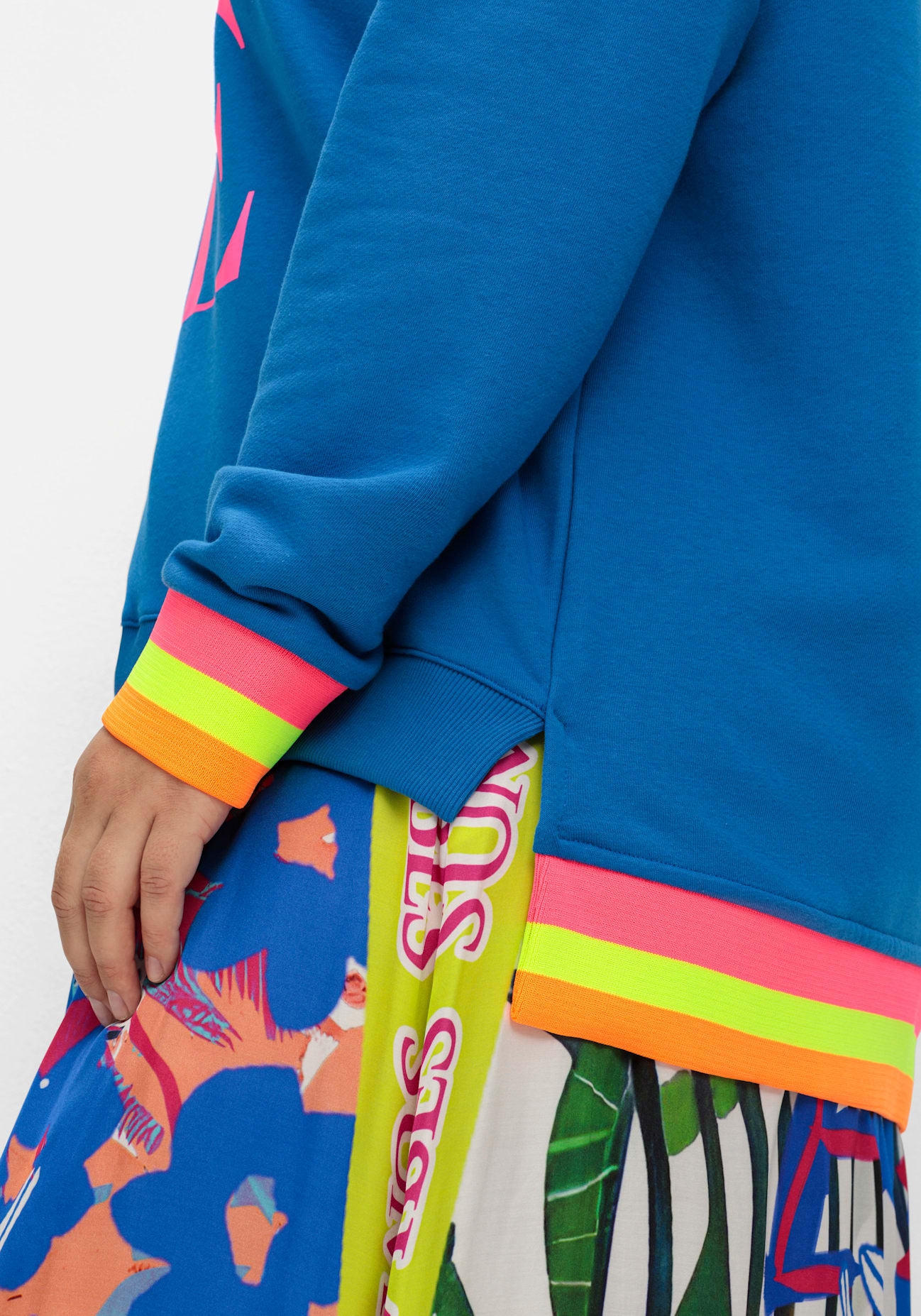 Sweatshirt