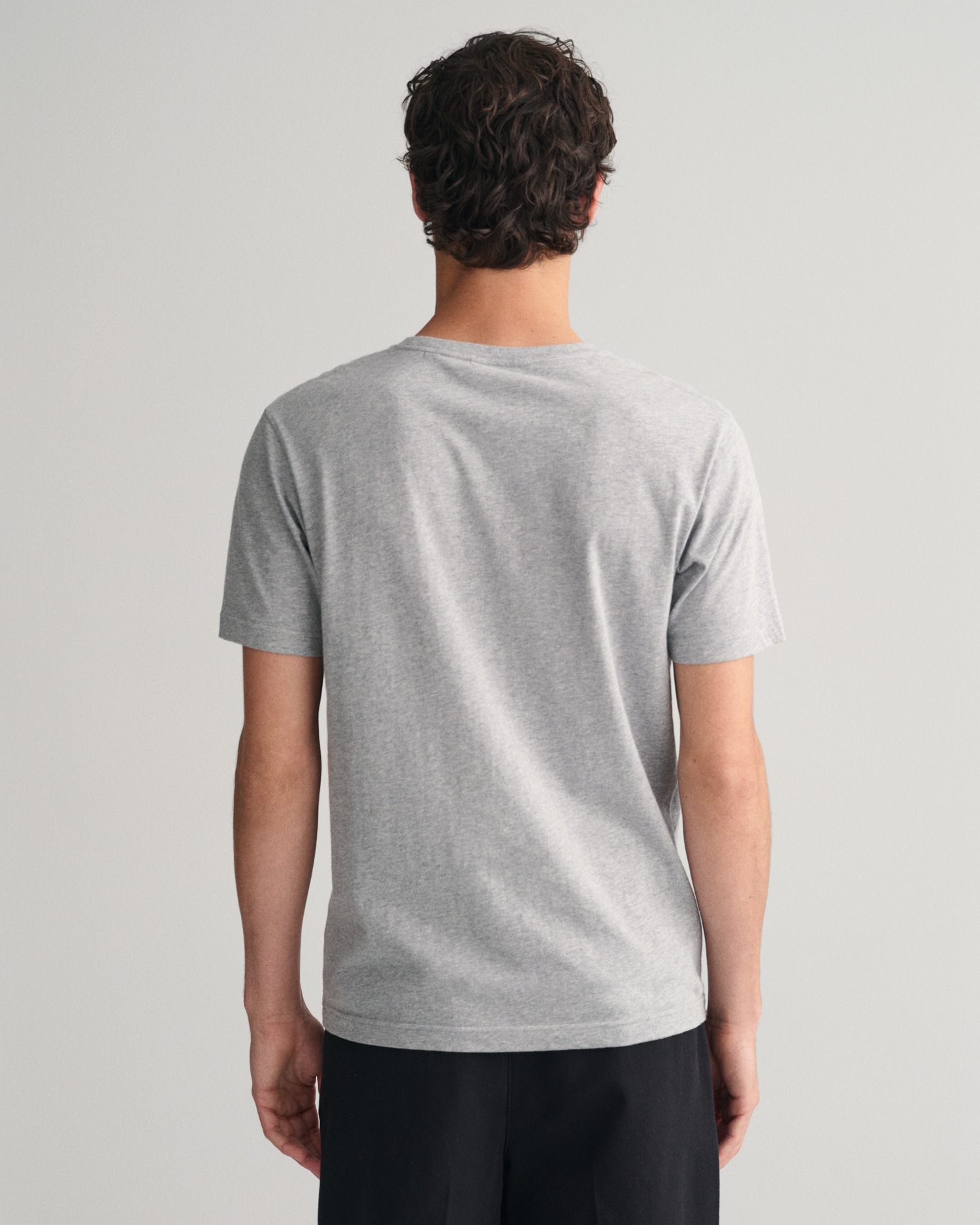 Gant T-Shirt »REG ARCHIVE SHIELD EMB SS T-SHIRT«, von dem Archiv aus den 1980er-Jahren inspiriert