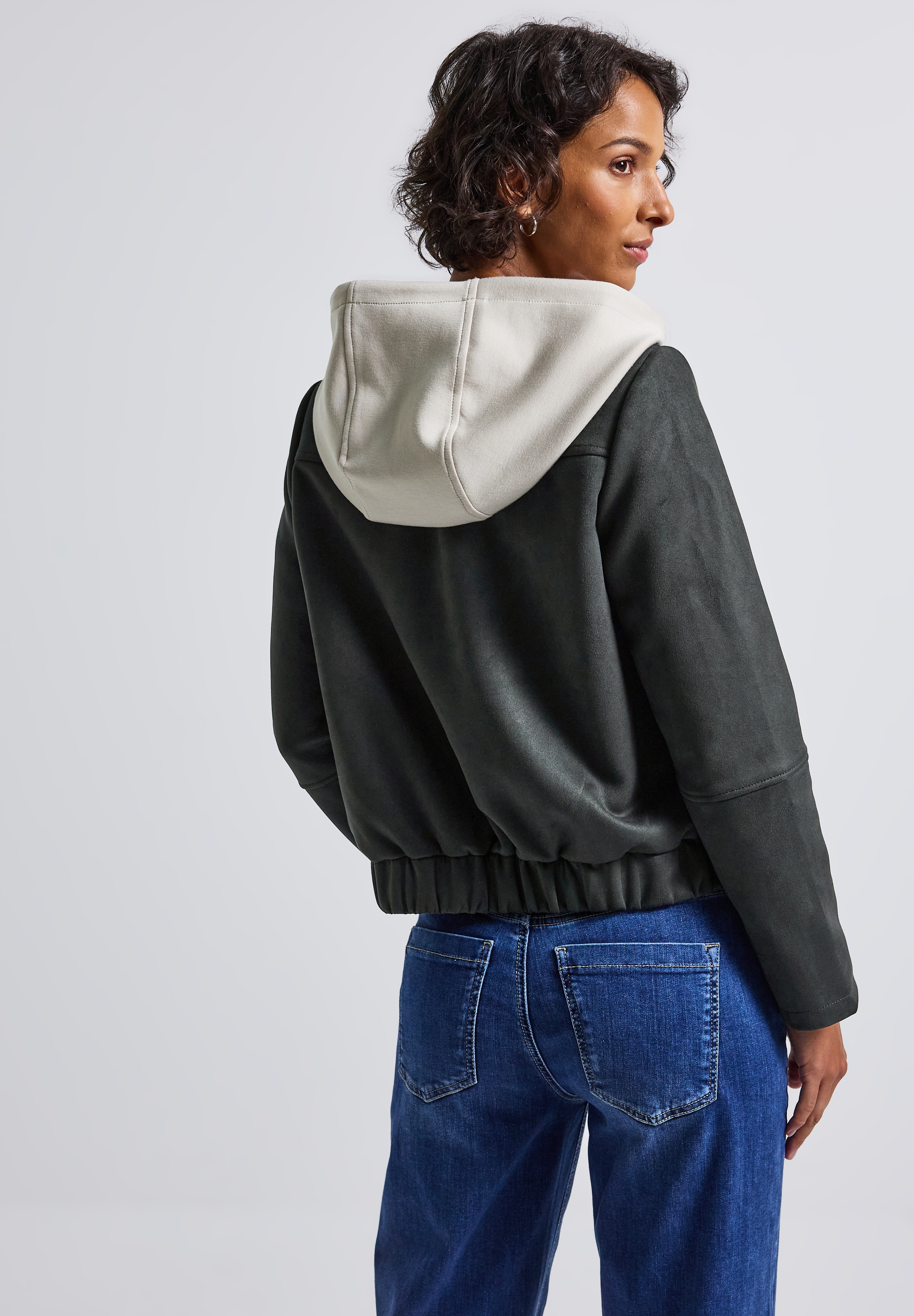 STREET ONE Blouson, mit Kapuze, Kurze Jacke mit Stehkragen und abnehmbarer Kapuze