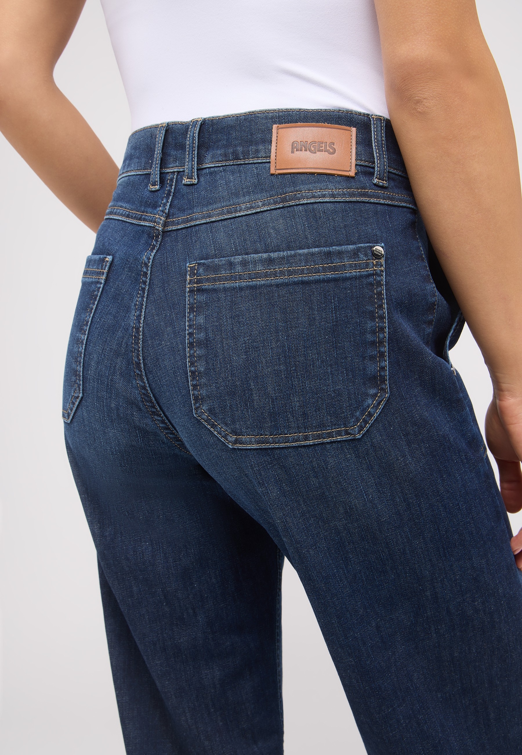 ANGELS Relax-fit-Jeans »LIZ WORKER«, mit grossen Vordertaschen und Fade-Out Effekten