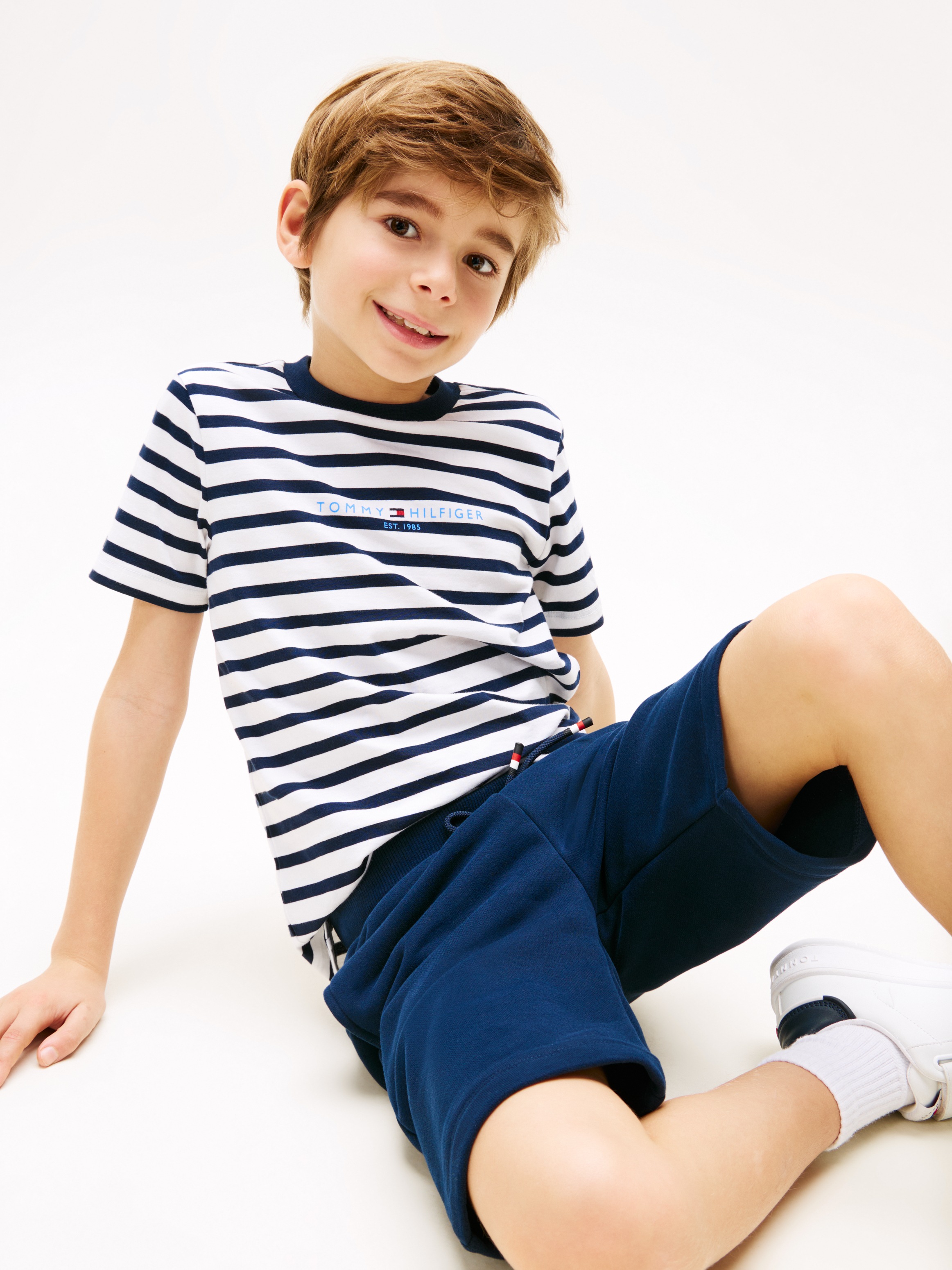 Tommy Hilfiger T-Shirt & Shorts »ESSENTIAL SET«, mit Logoschriftzug