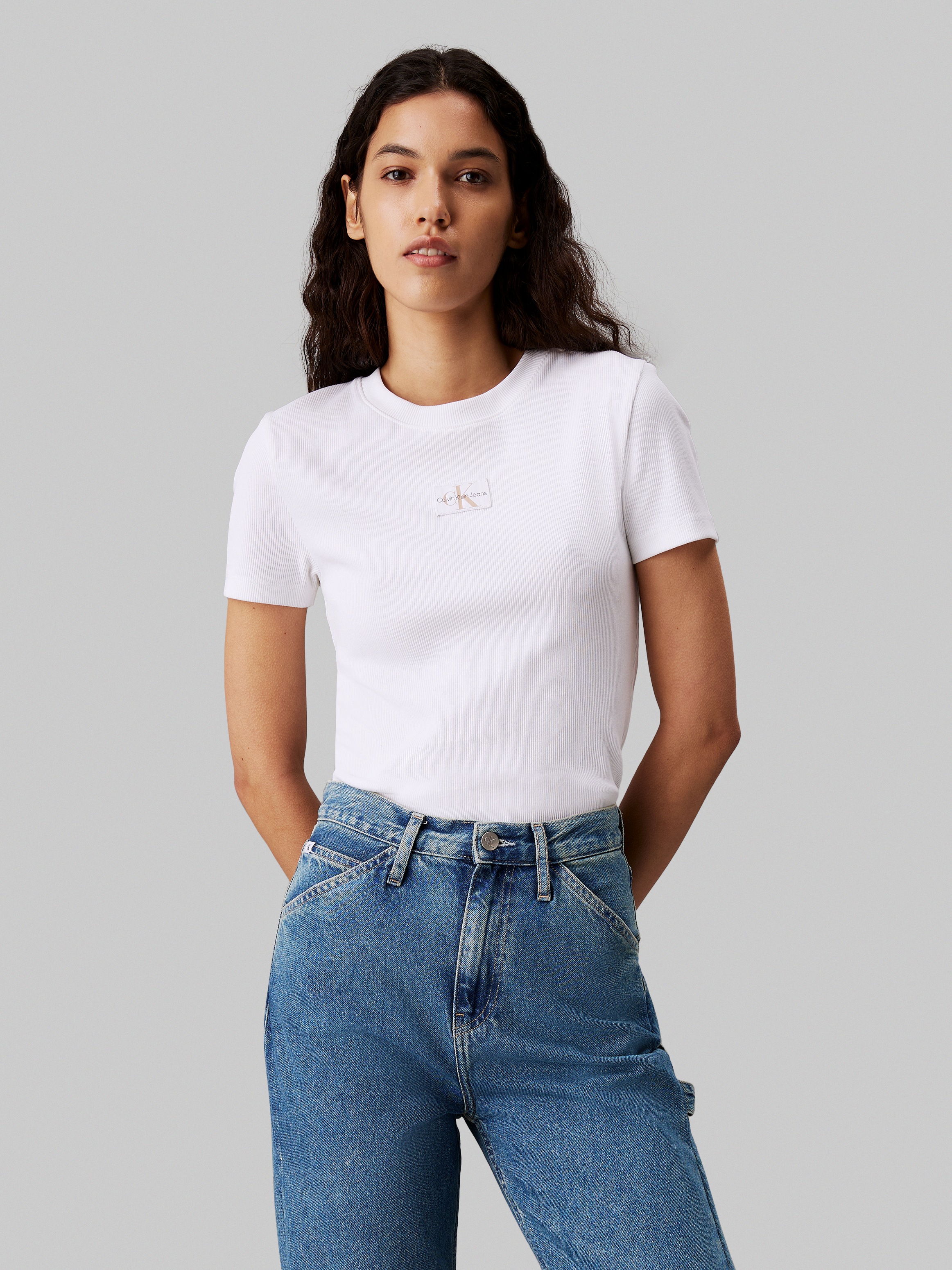 Calvin Klein Jeans T-Shirt »WOVEN LABEL RIB BABY TEE« mit Logopatch