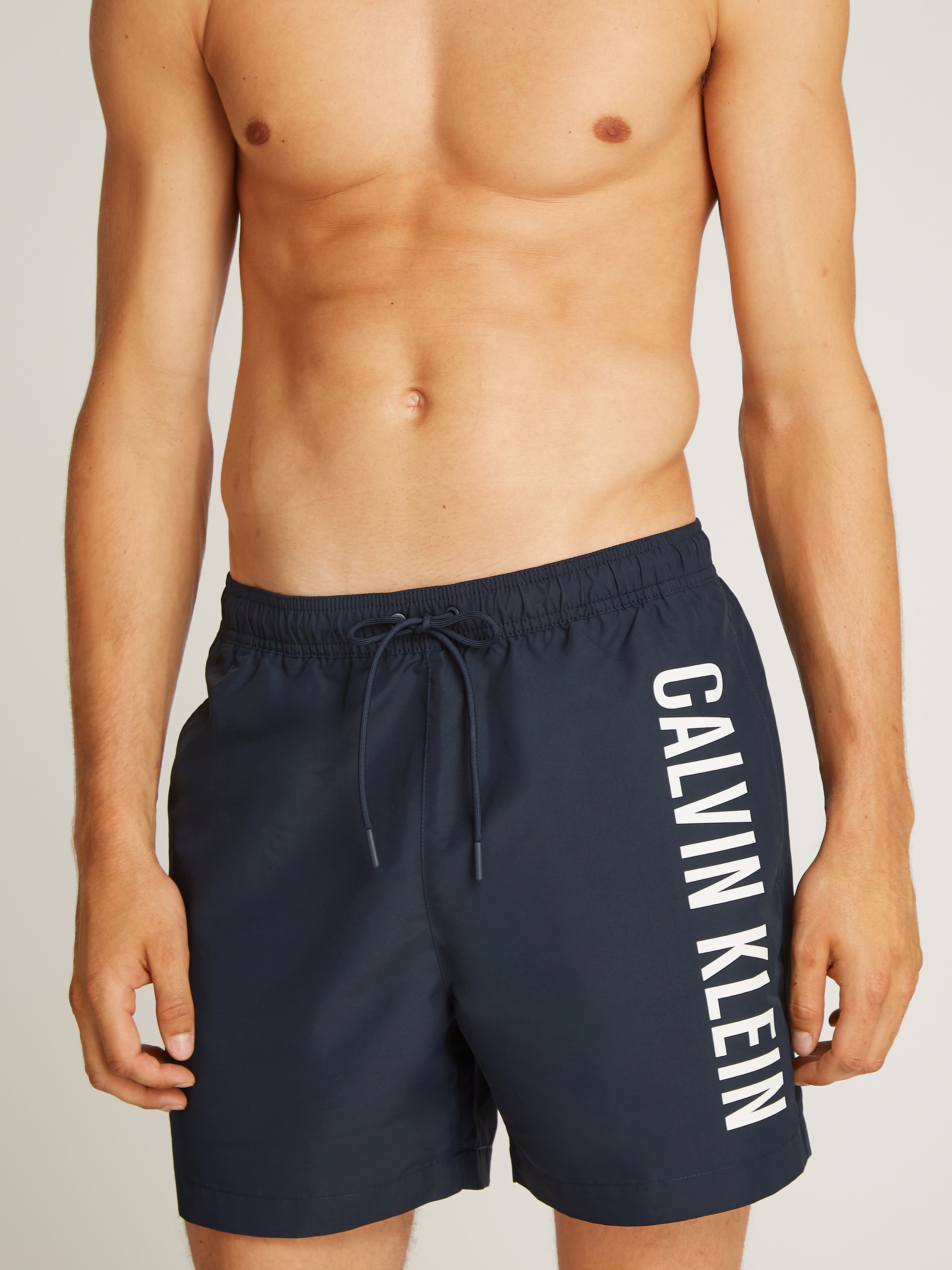 Calvin Klein Swimwear Badeshorts »MEDIUM DRAWSTRING«, mit grossem Logo