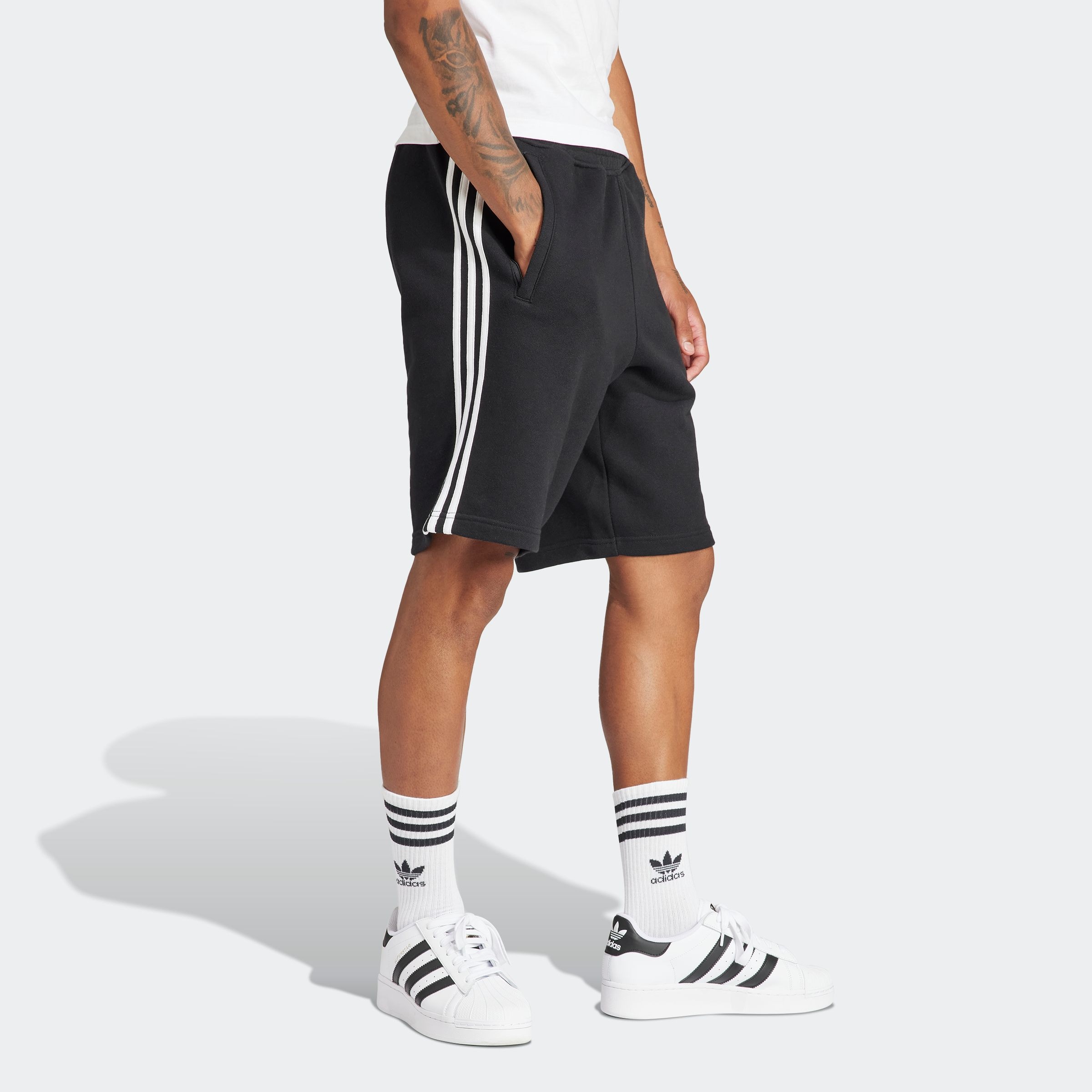 adidas Originals Shorts »3-STRIPE SHORT«, (1 tlg.), Drei Streifen Sweat Shorts aus weichem French-Terry Material